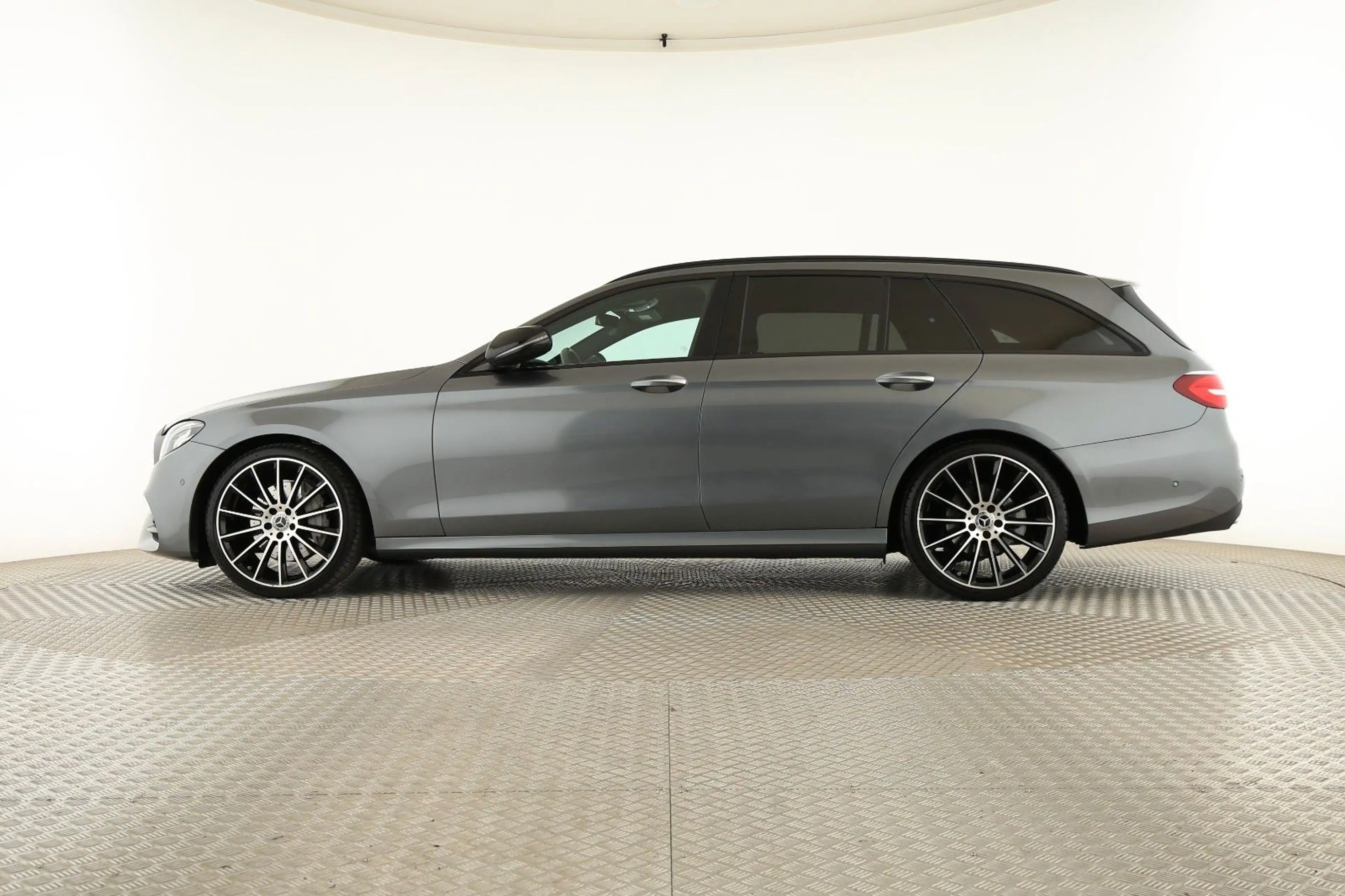 Mercedes-Benz E 200 T-Modell AMG-Line 20" AMG TOP-Zustand — photo 2