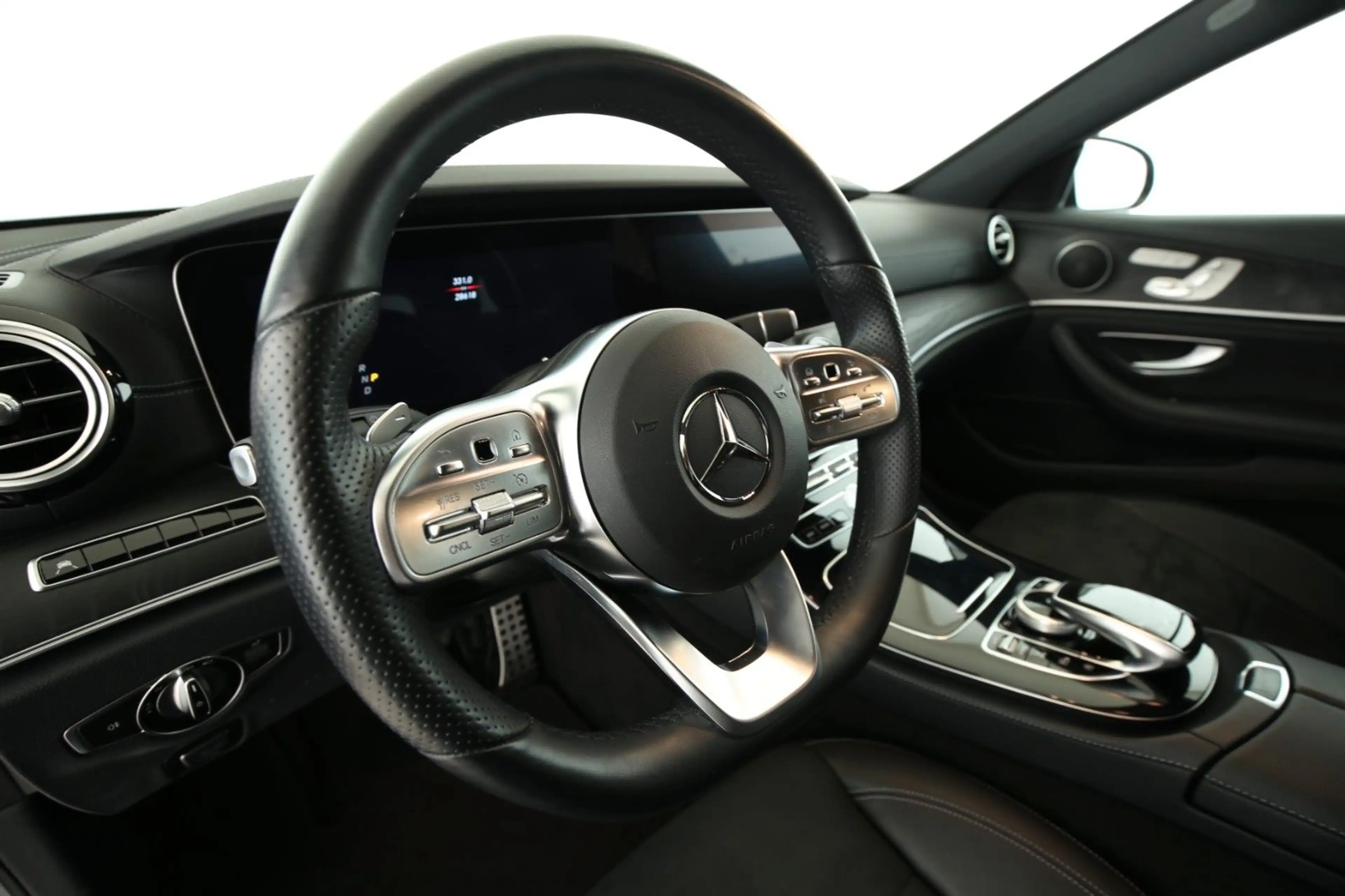 Mercedes-Benz E 200 T-Modell AMG-Line 20" AMG TOP-Zustand — photo 8