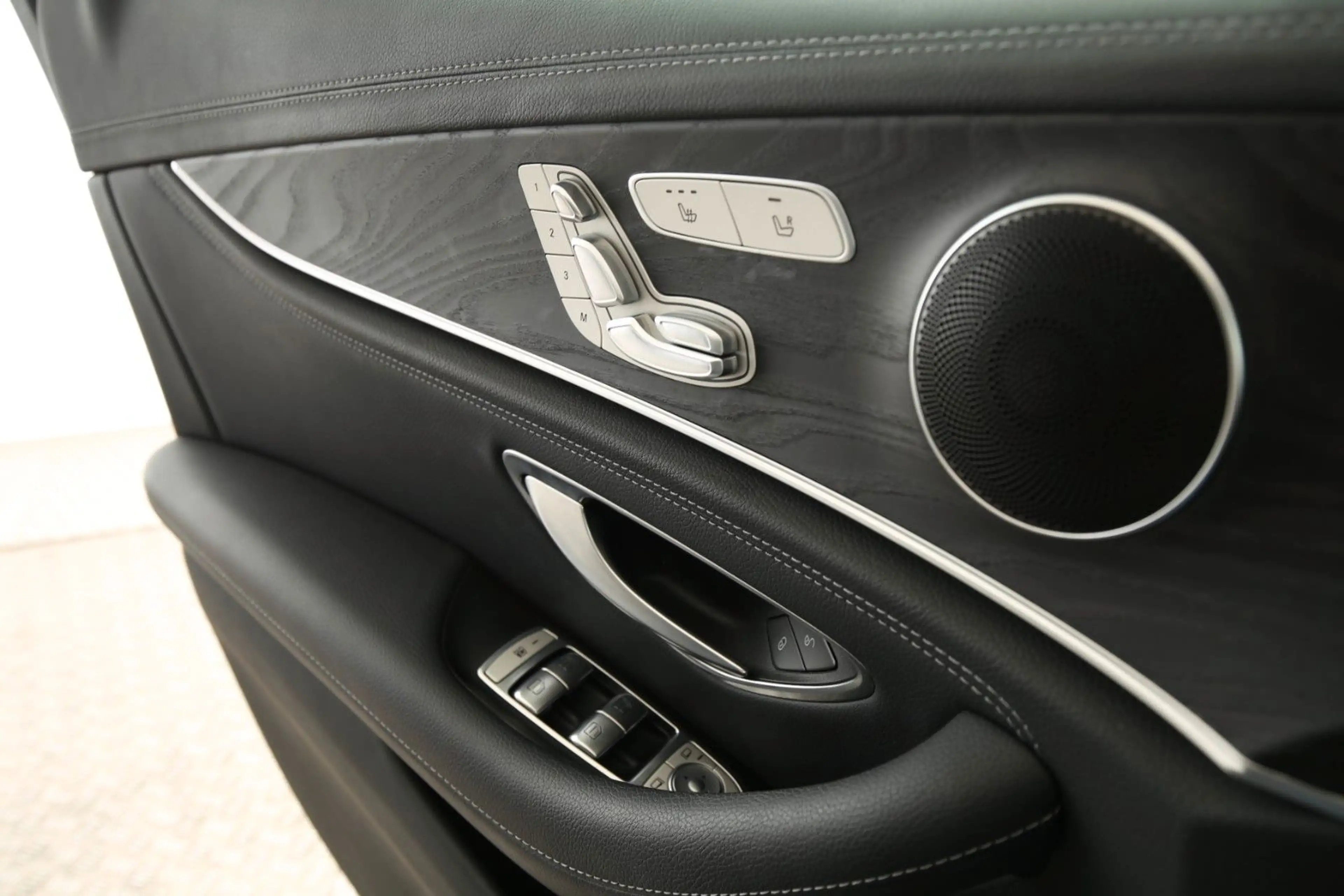 Mercedes-Benz E 200 T-Modell AMG-Line 20" AMG TOP-Zustand — photo 11