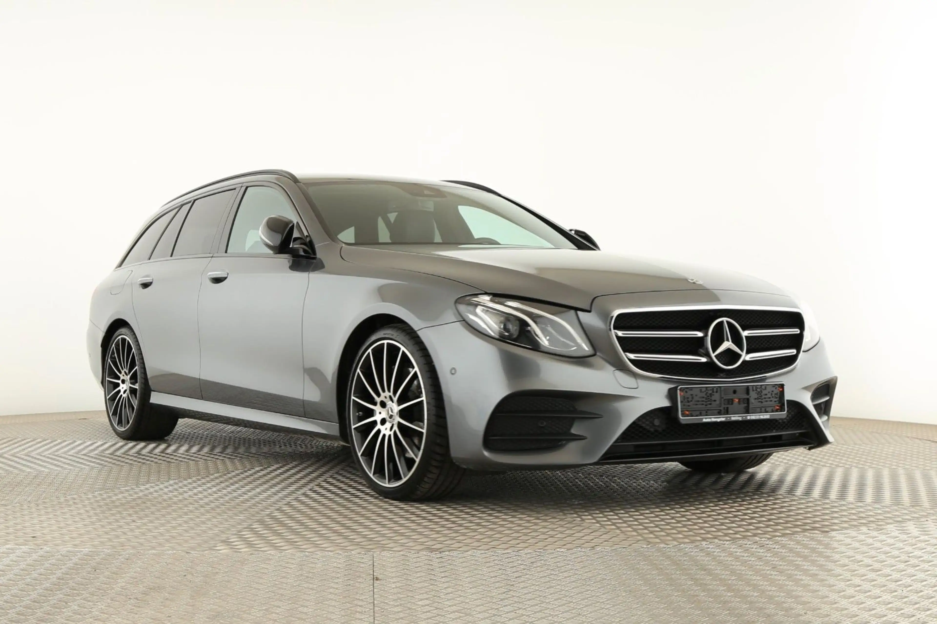 Mercedes-Benz E 200 T-Modell AMG-Line 20" AMG TOP-Zustand — photo 6