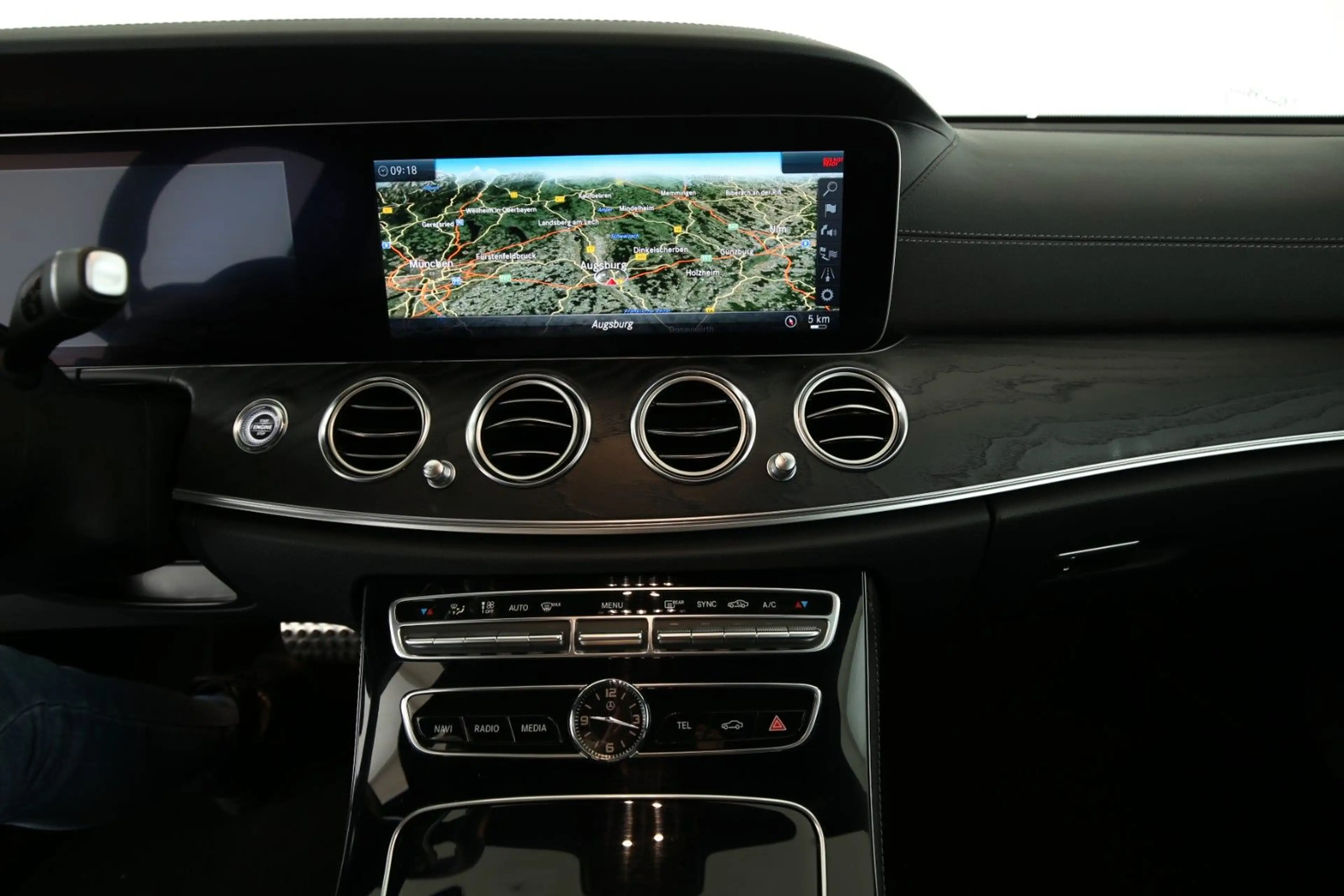 Mercedes-Benz E 200 T-Modell AMG-Line 20" AMG TOP-Zustand — photo 13