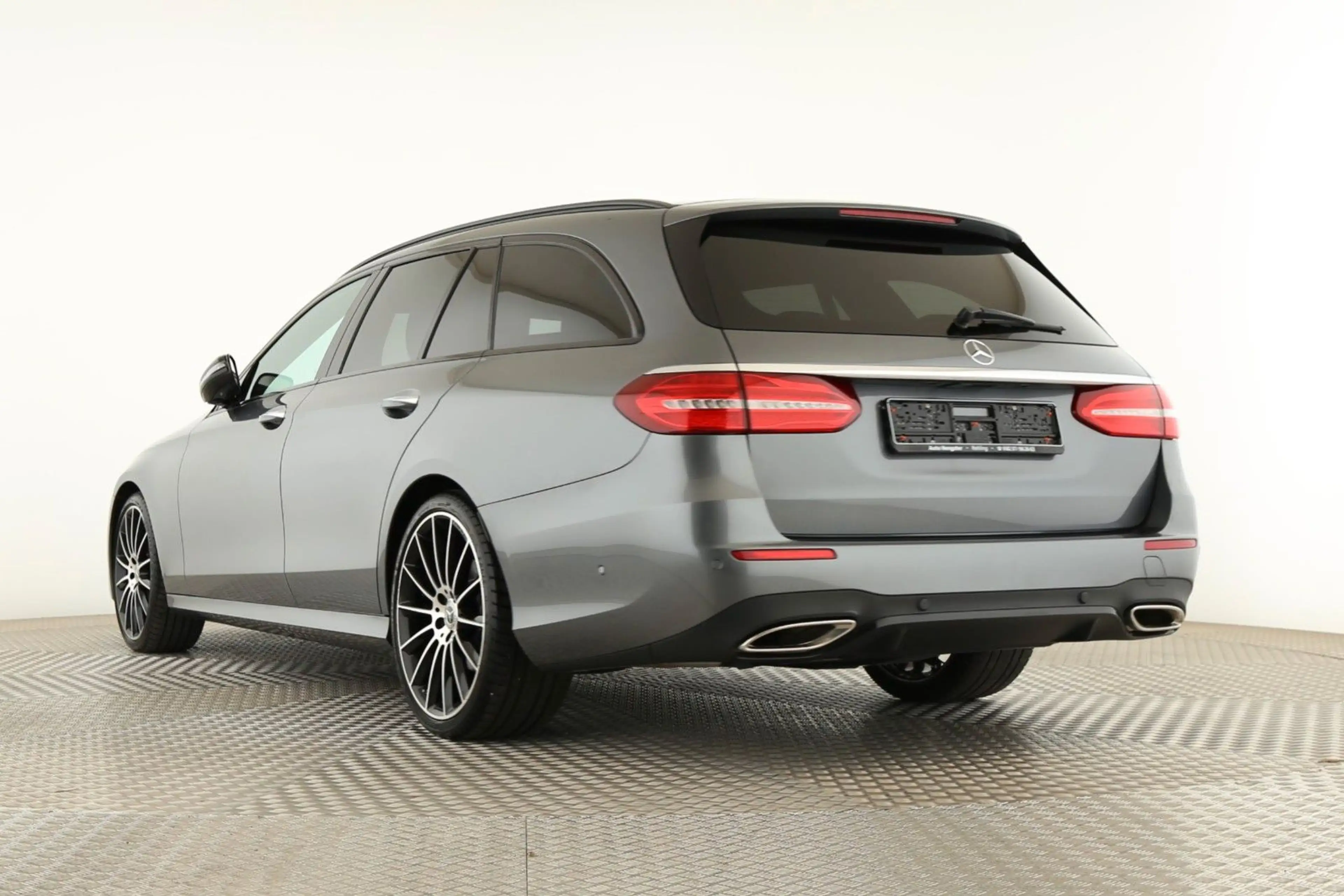 Mercedes-Benz E 200 T-Modell AMG-Line 20" AMG TOP-Zustand — photo 4