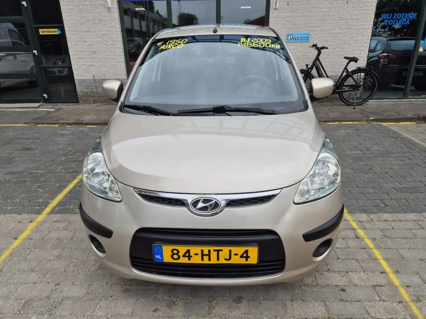 Hyundai i10 1.1 Dynamic Cool -- Meeneem Prijs -- Beige - 2