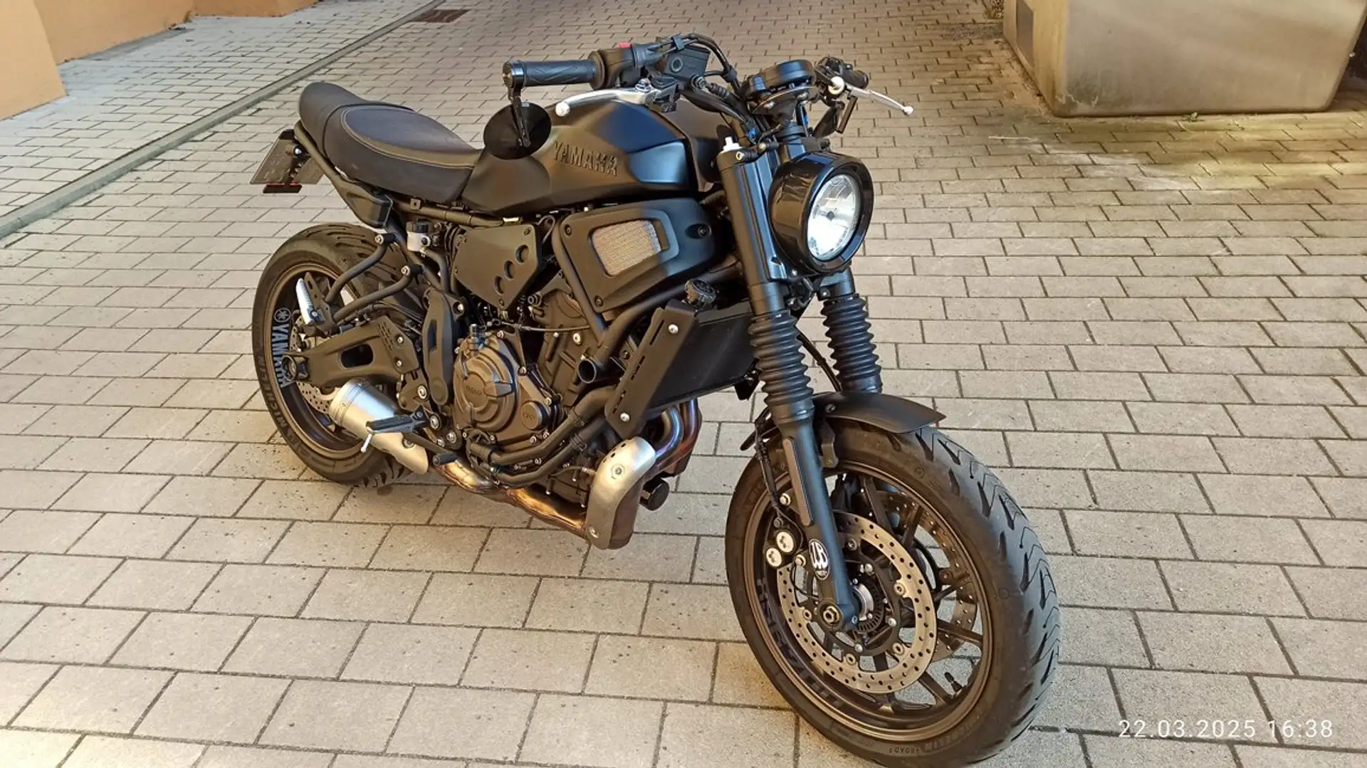 Yamaha XSR 700 JvB/KEDO Custom Umbau mit wenig km Černá - 1