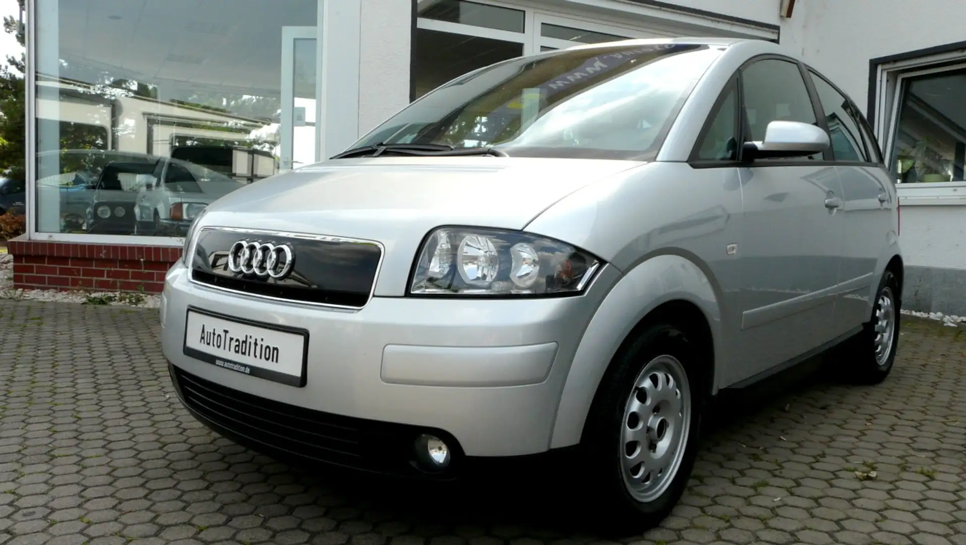 Audi A2 1.2 TDI 3L aus erster Hand im beispielhaften Zustd Silber - 2