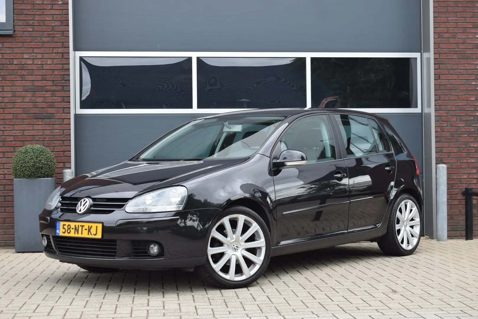 Volkswagen Golf 1.6 FSI Sportline | Nieuwe APK / distr.ketting / k Noir - 1