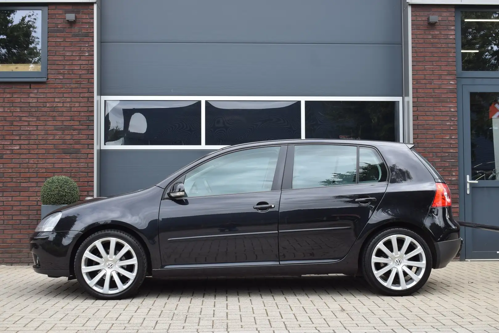Volkswagen Golf 1.6 FSI Sportline | Nieuwe APK / distr.ketting / k Noir - 2