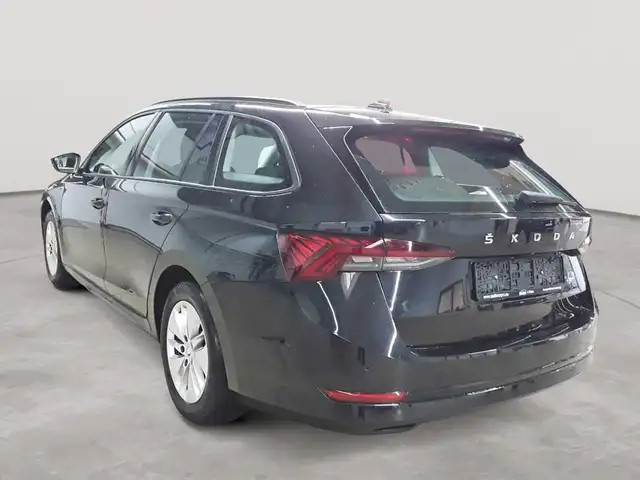 Skoda Octavia view 5