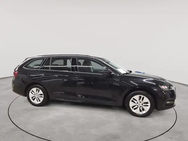 Skoda Octavia view 3