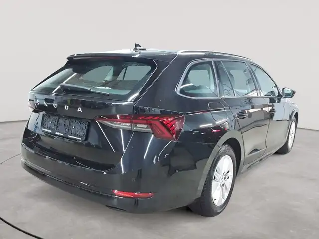 Skoda Octavia view 4