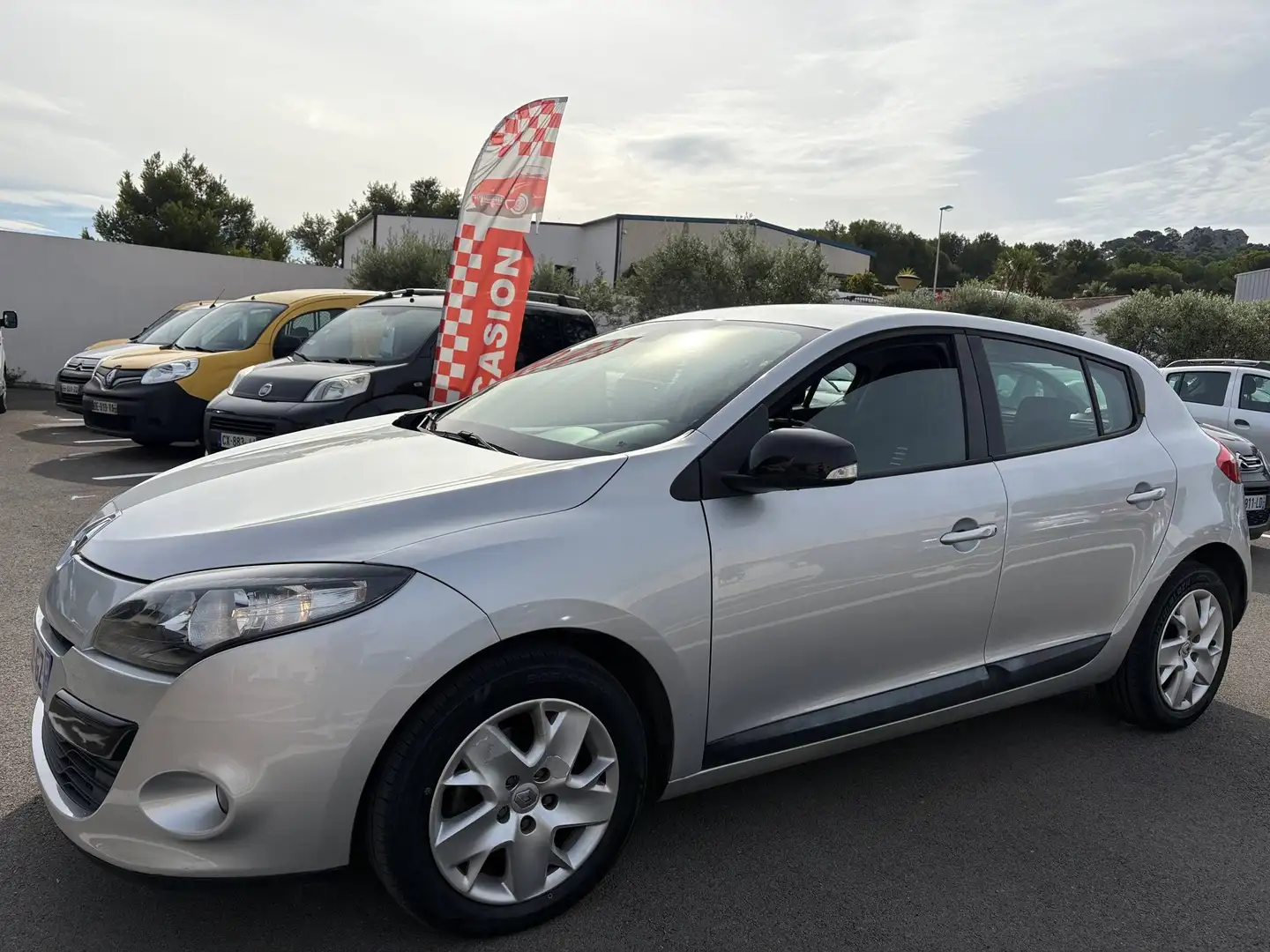 Renault Megane III 1.5 dCi110 FAP Expression eco² Gris - 2