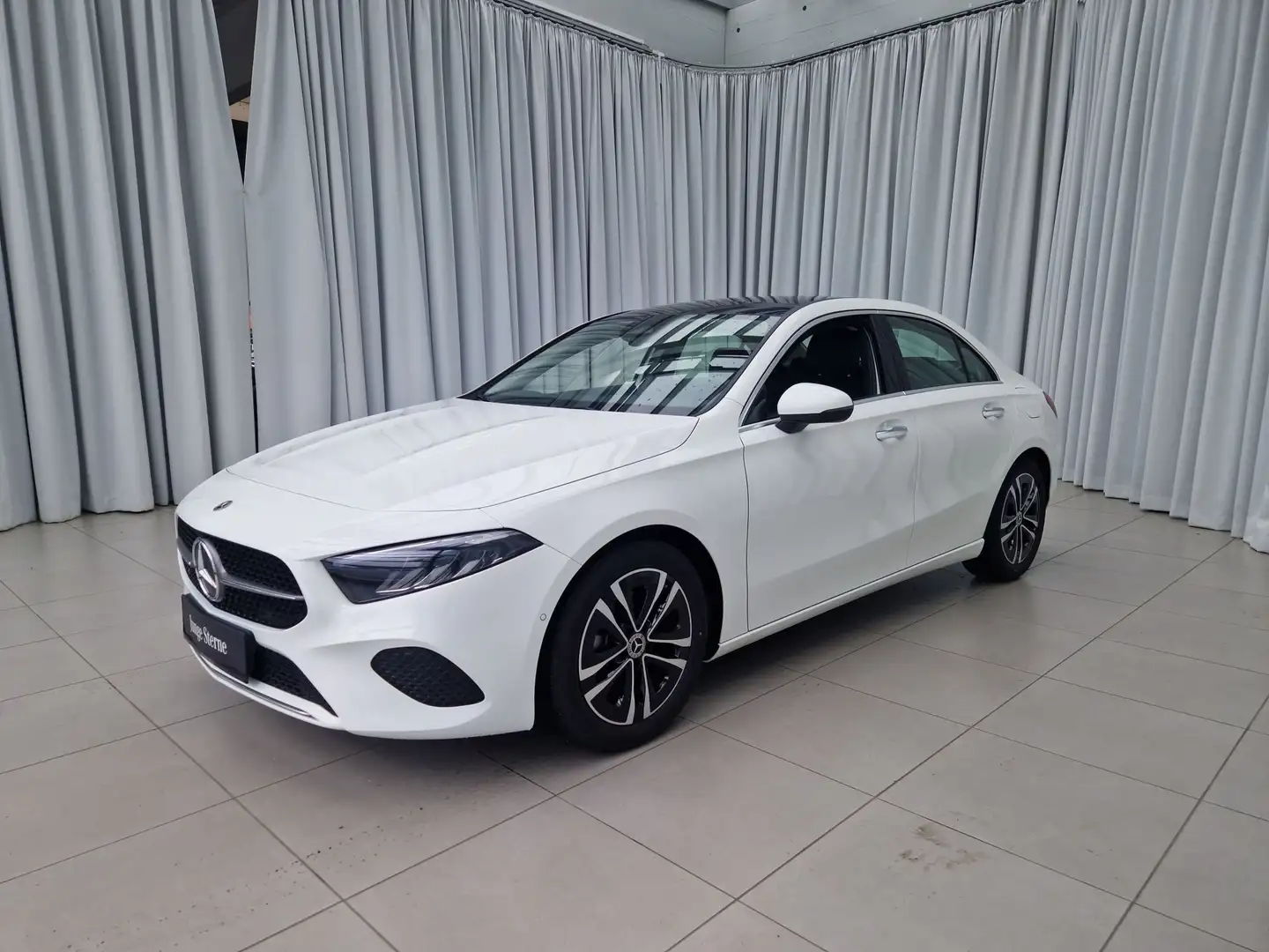 Mercedes-Benz A 200 Limousine Progressive Winterp. Weiß - 2