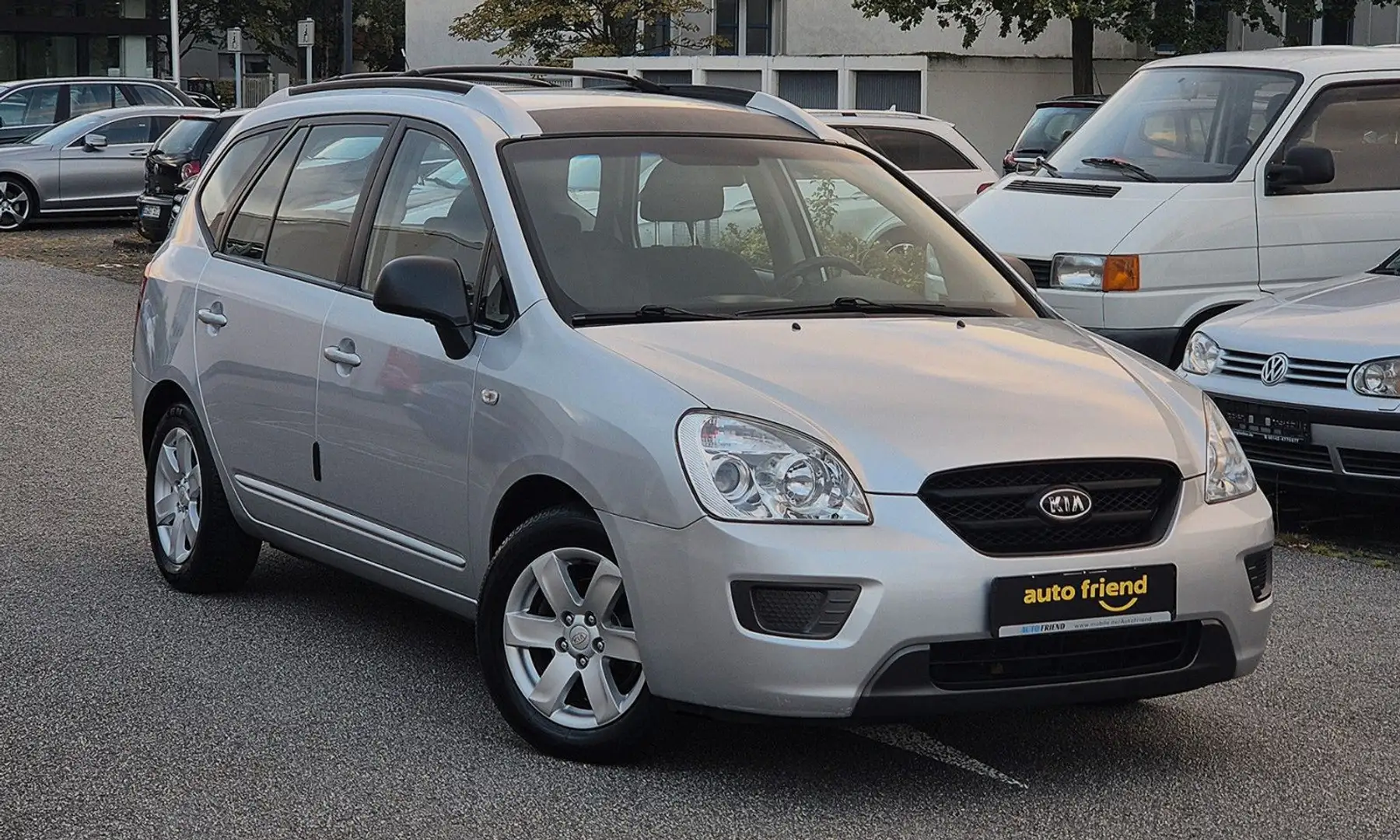 Kia Carens 2.0 LX Automatik 144 PS Silber - 1