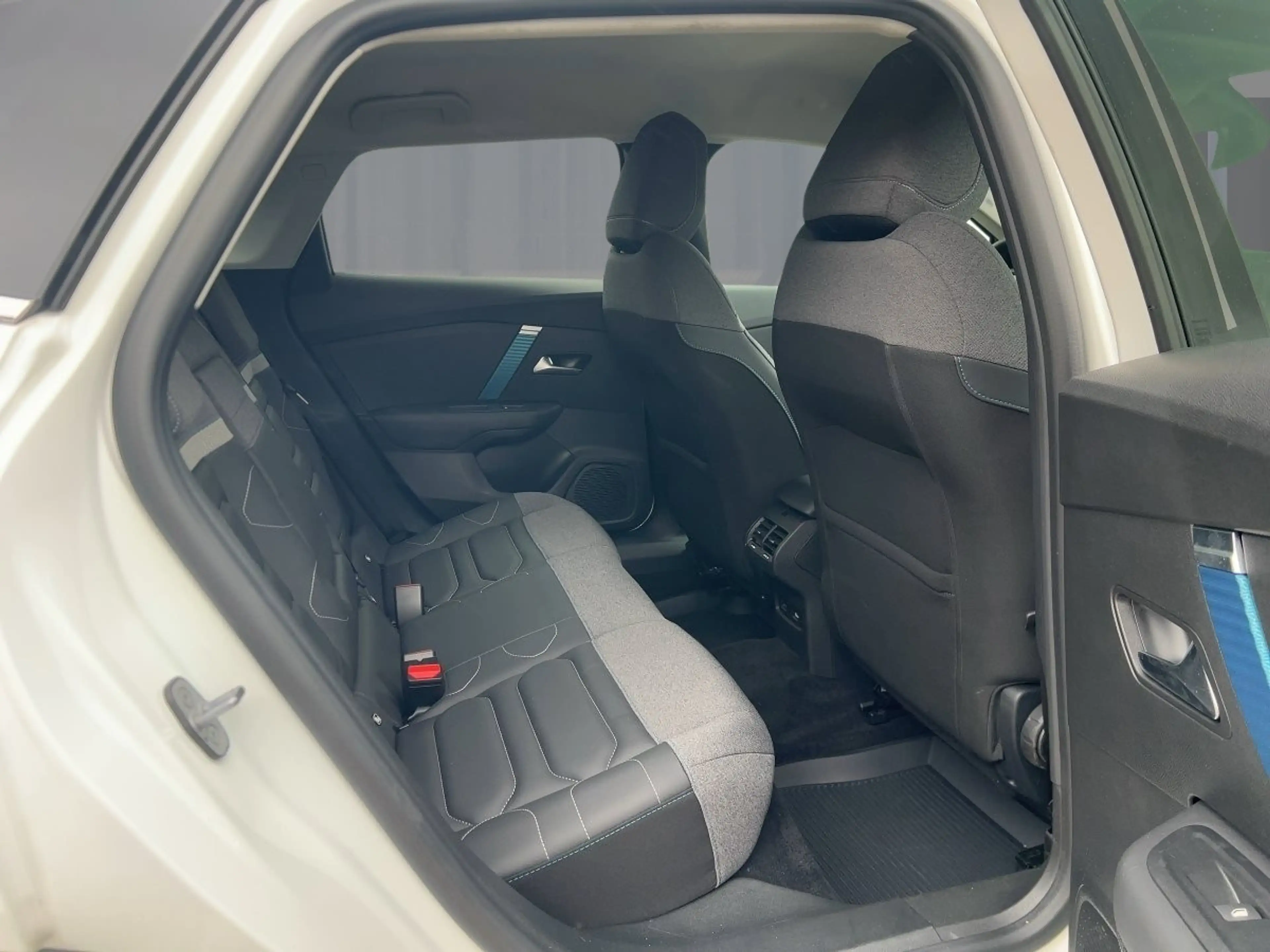 Citroen C4 X Shine Kamera  Apple CarPlay PDC SHZ — photo 9