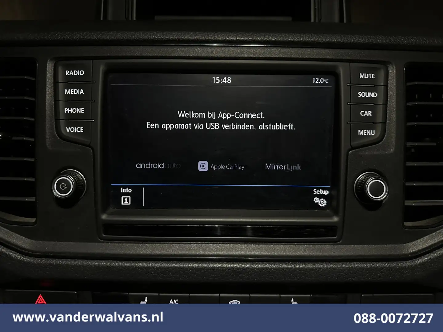 Volkswagen Crafter 2.0 TDI 141pk L3H3 L2H2 Euro6 Airco | 3000kg Trekh Zwart - 2