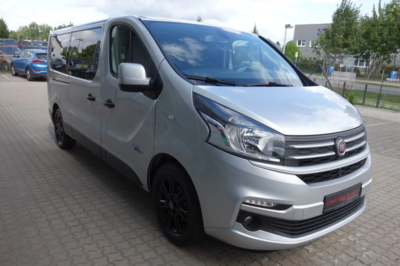 Fiat Talento Kombi L2H1 Family 2sTÜR/8-SITZER/AHK/KAM Ezüst - 2