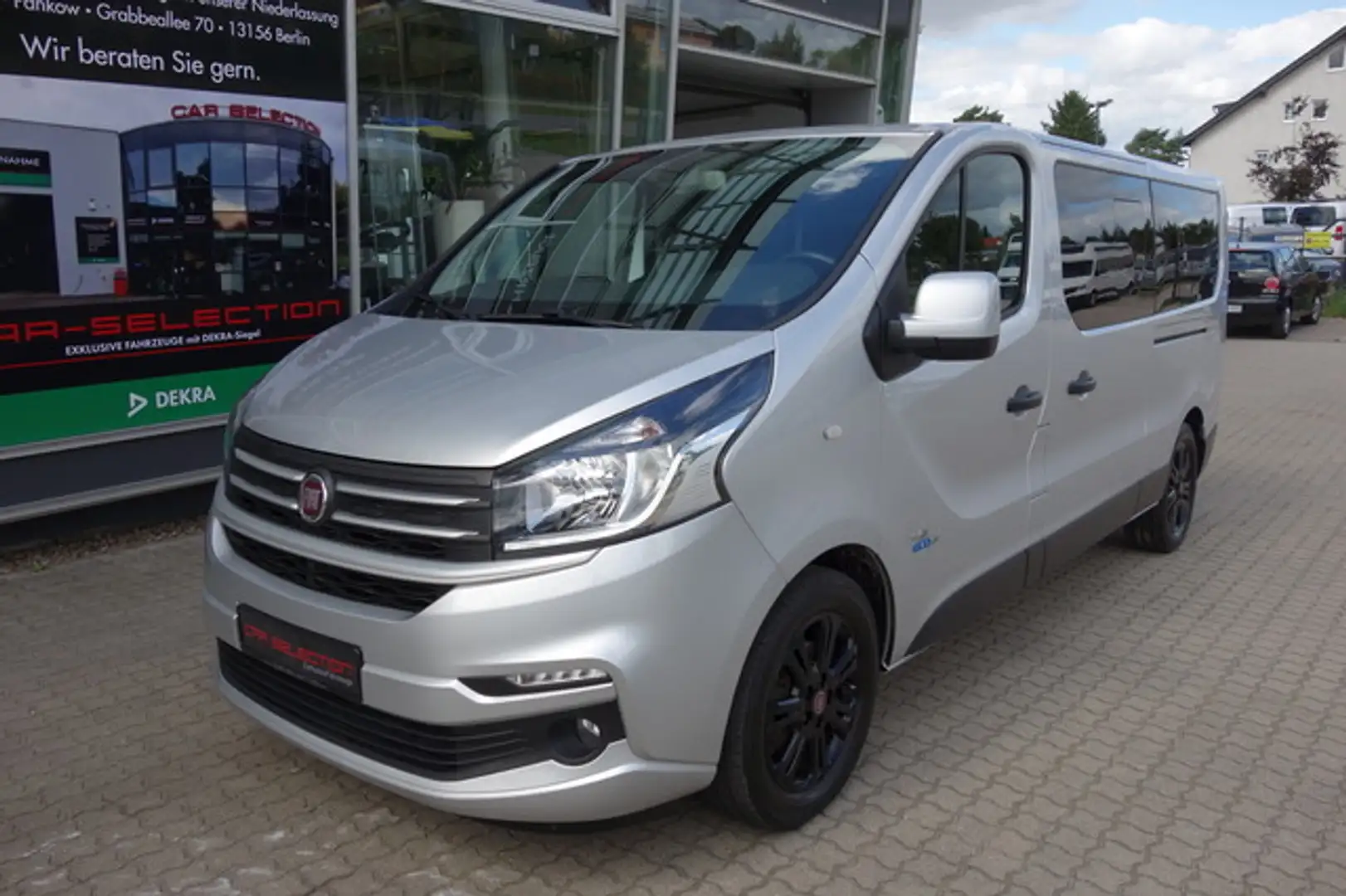 Fiat Talento Kombi L2H1 Family 2sTÜR/8-SITZER/AHK/KAM Zilver - 1