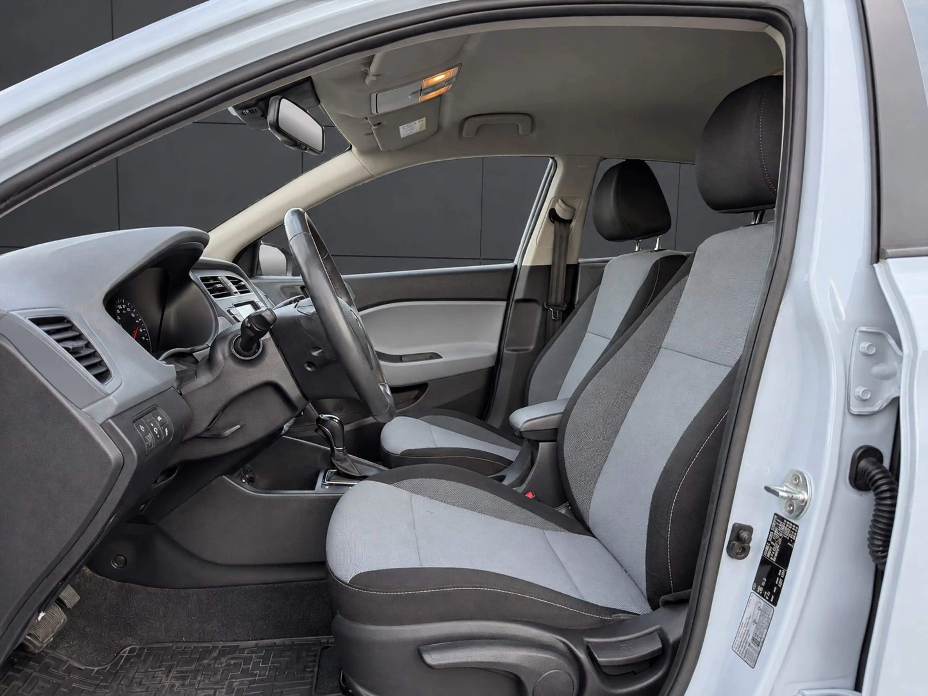 Hyundai i20 ACTIVE 1.HAND STYLE AUT. NAVI R-KAMERA LED — photo 10