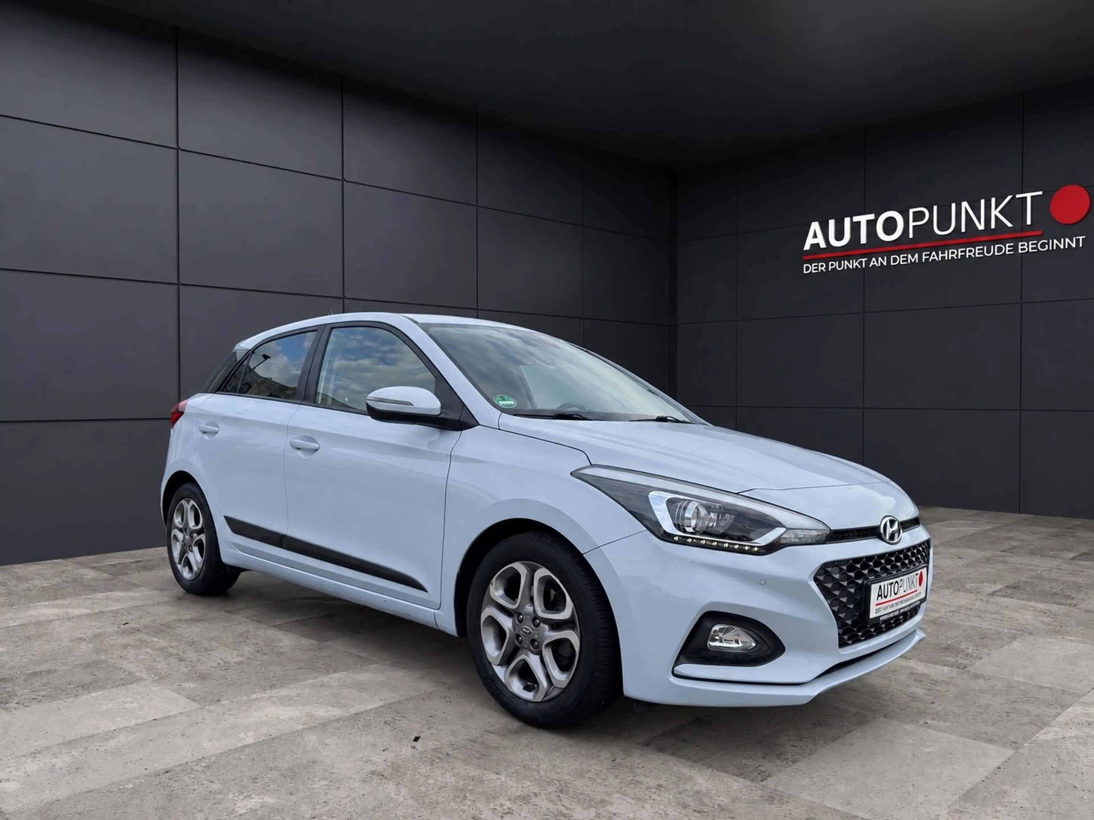 Hyundai i20 ACTIVE 1.HAND STYLE AUT. NAVI R-KAMERA LED — photo 4