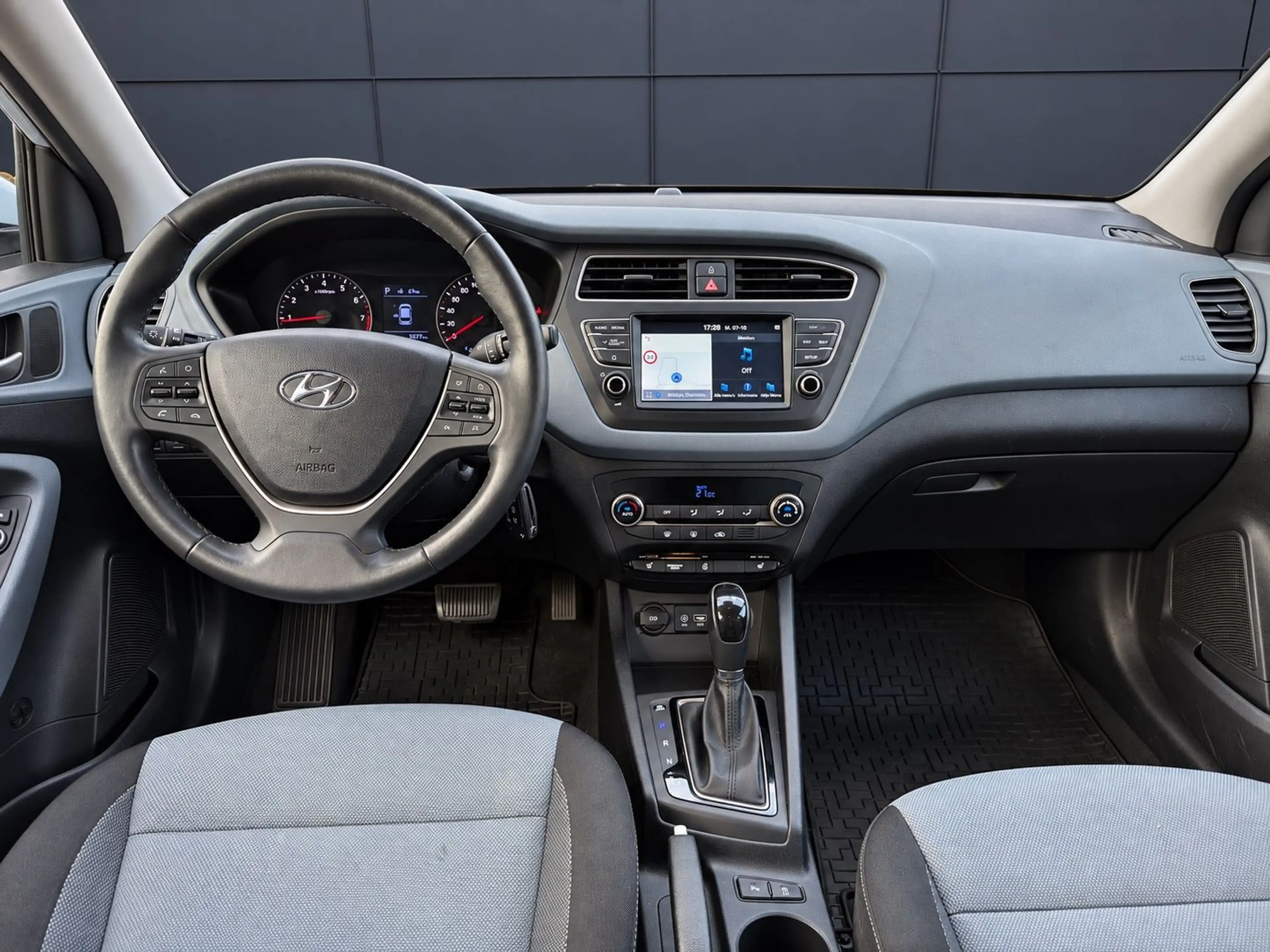 Hyundai i20 ACTIVE 1.HAND STYLE AUT. NAVI R-KAMERA LED — photo 15