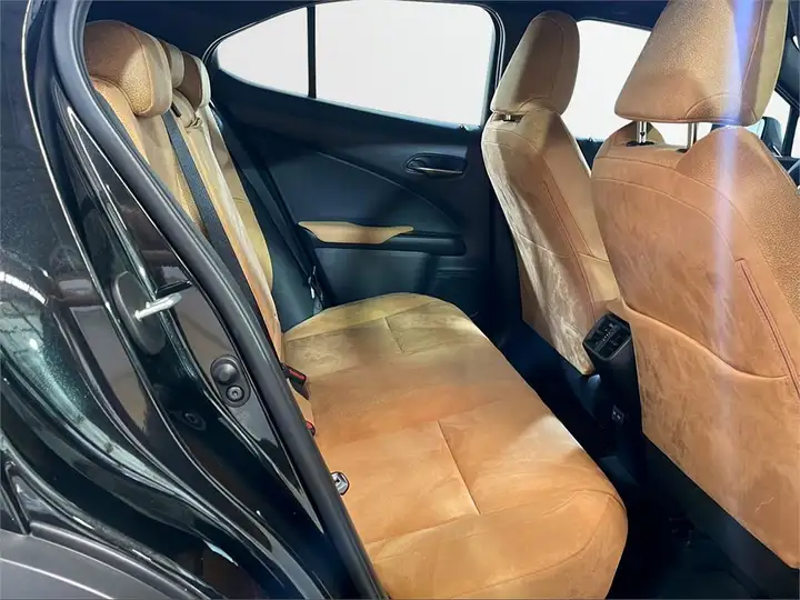 Lexus UX 2026, foto 7