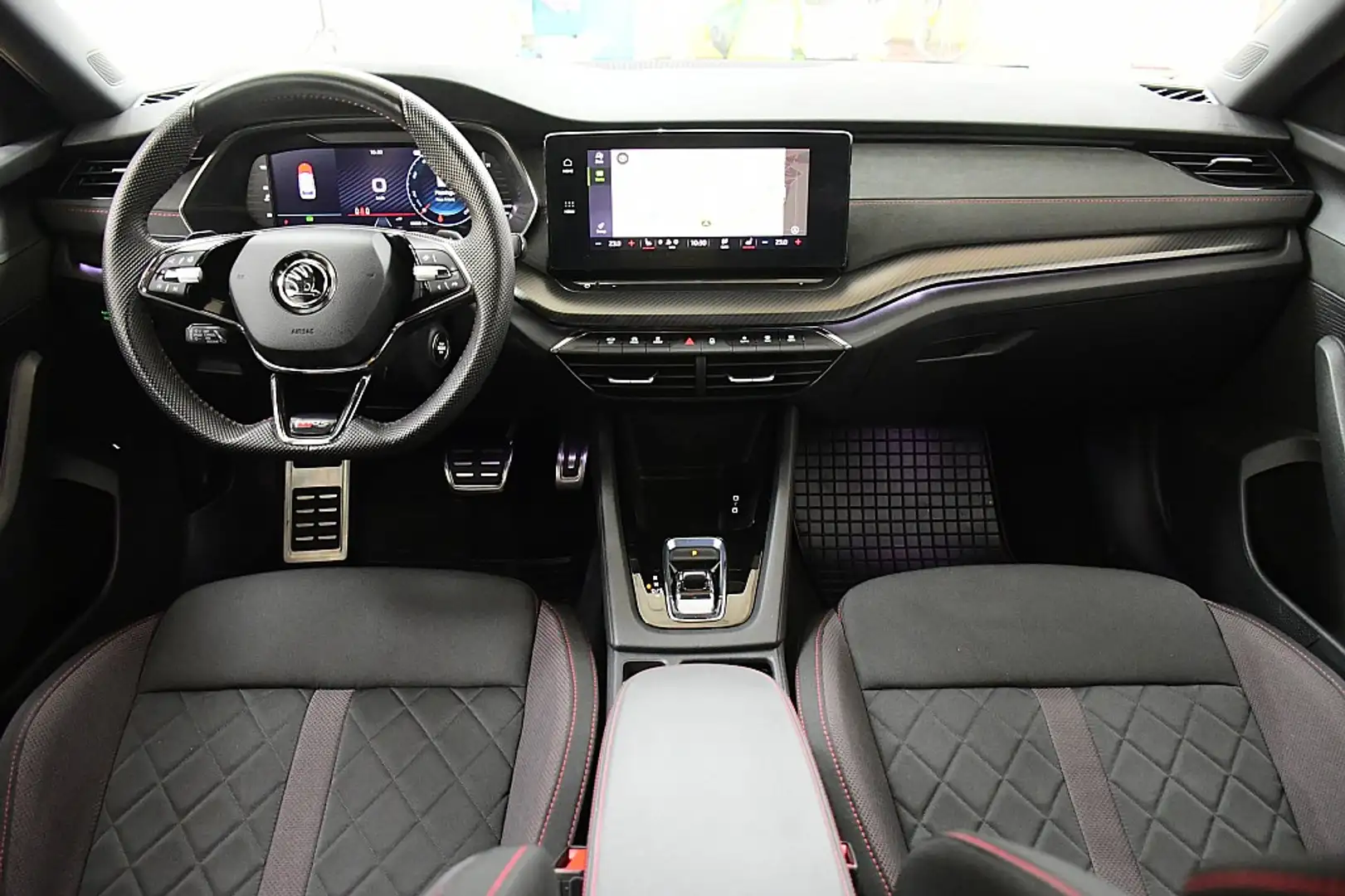 Skoda Octavia Combi 2,0 TDI RS DSG Schwarz - 2