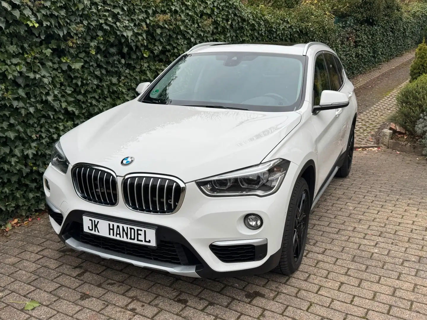 BMW X1 xDrive 25 i xLine*Leder*Pano*LED*Head-Up* Weiß - 2