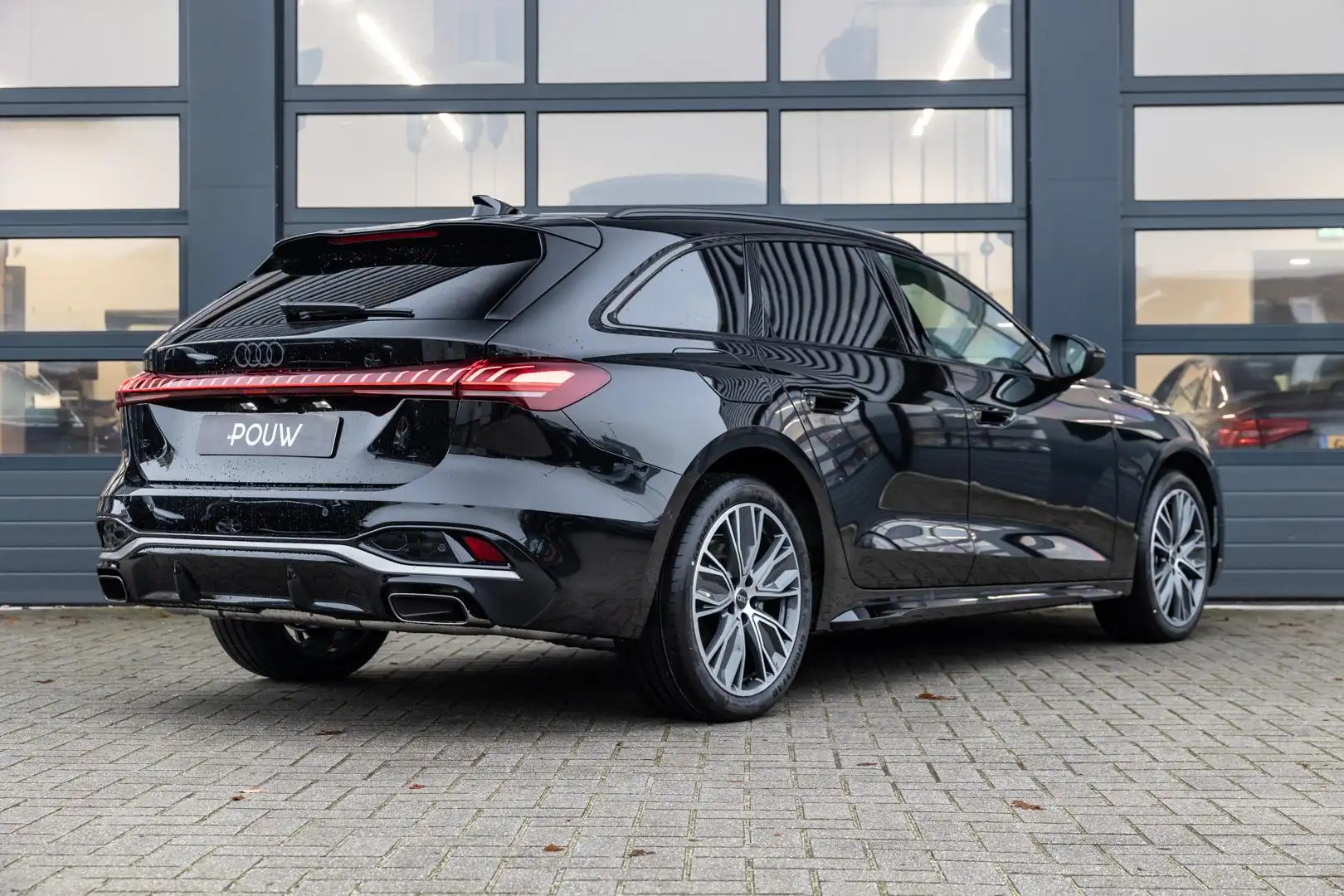 Audi A5 Avant 35 TFSI 150pk Edition One | 19" Velgen | Sto Zwart - 2