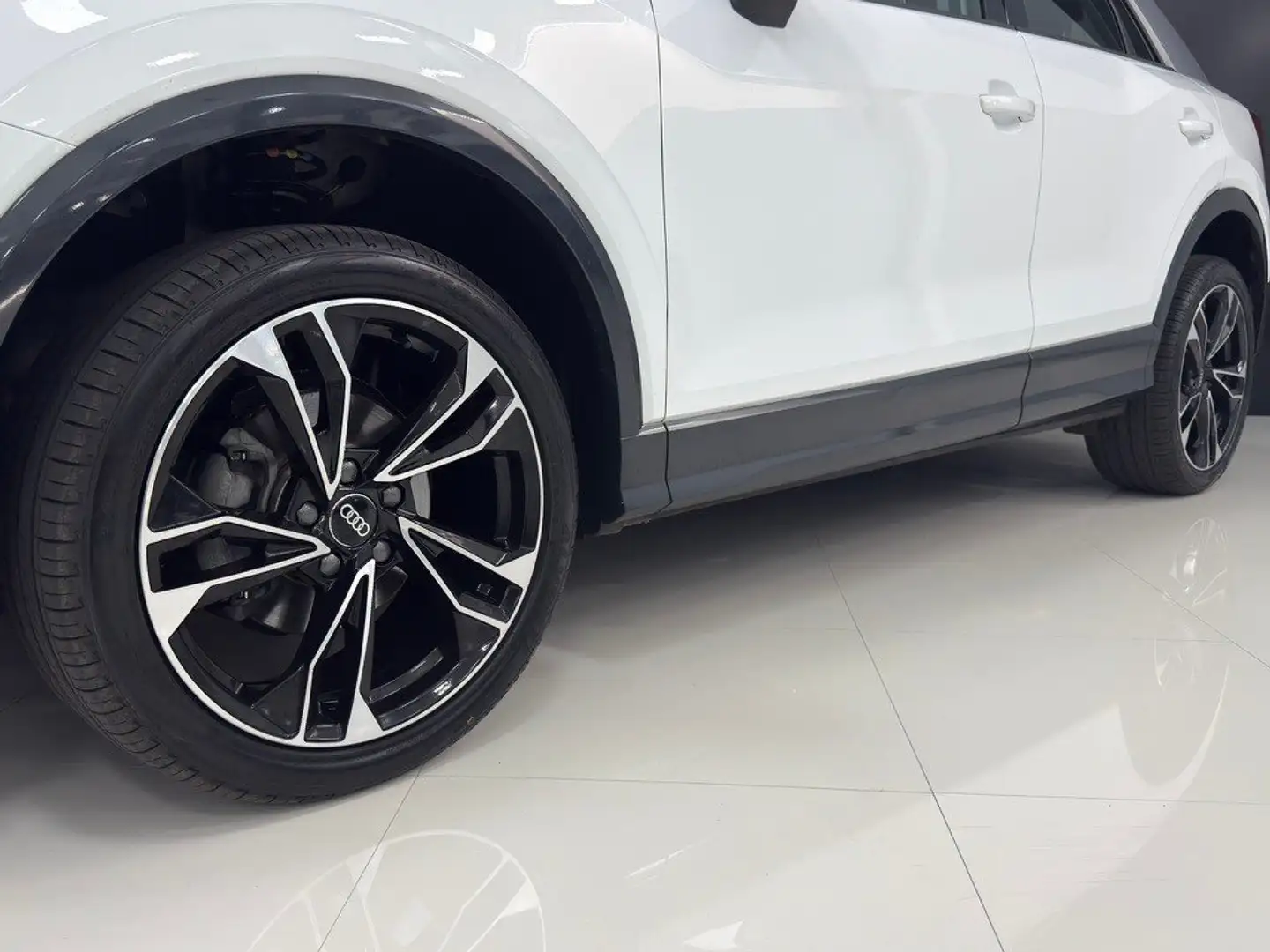 Audi Q2 30 TFSI Adrenalin 85kW Weiß - 2