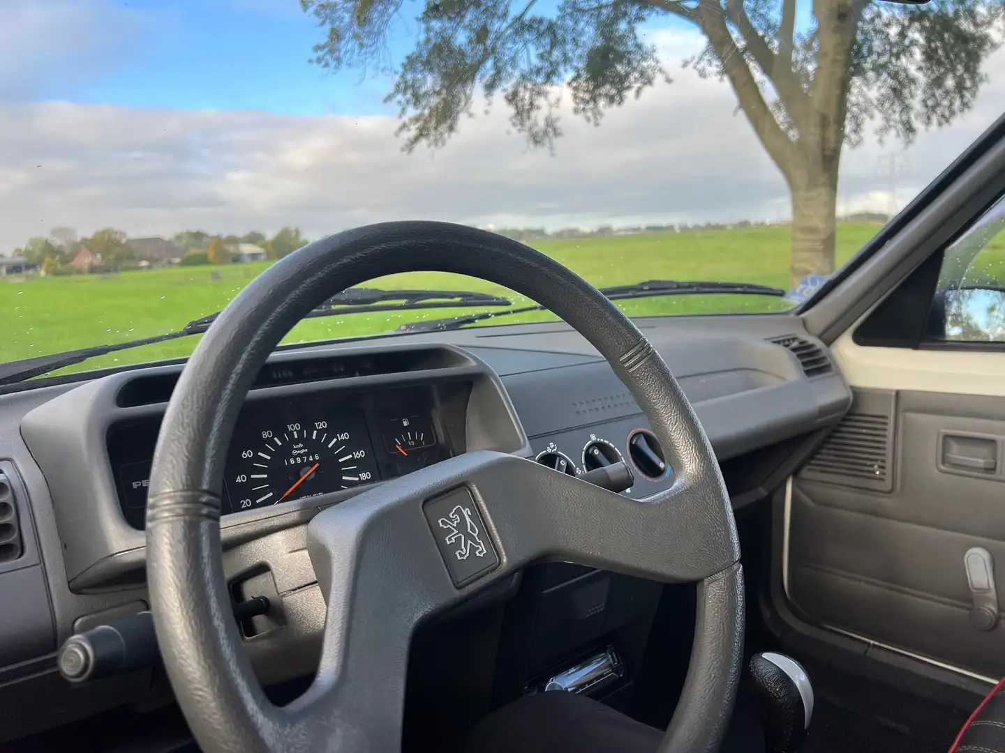 Peugeot 205 205 Accent Bílá - 2