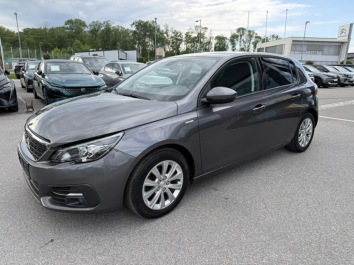 Peugeot 308 1,2 PureTech 110 Style S&S Grau - 2