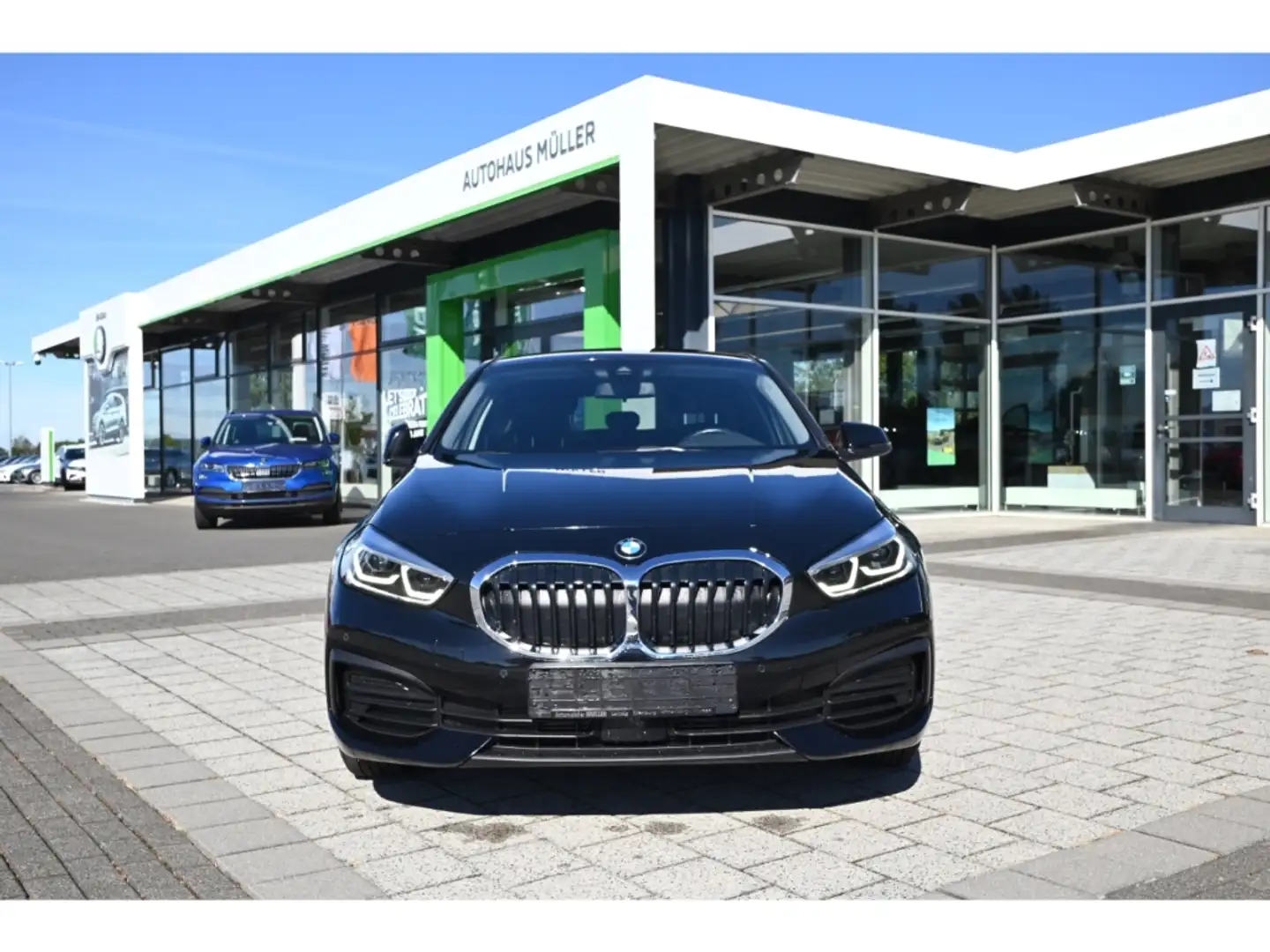 BMW 116 d Navi LED SHz Tempomat Klimaauto Apple CP Noir - 2