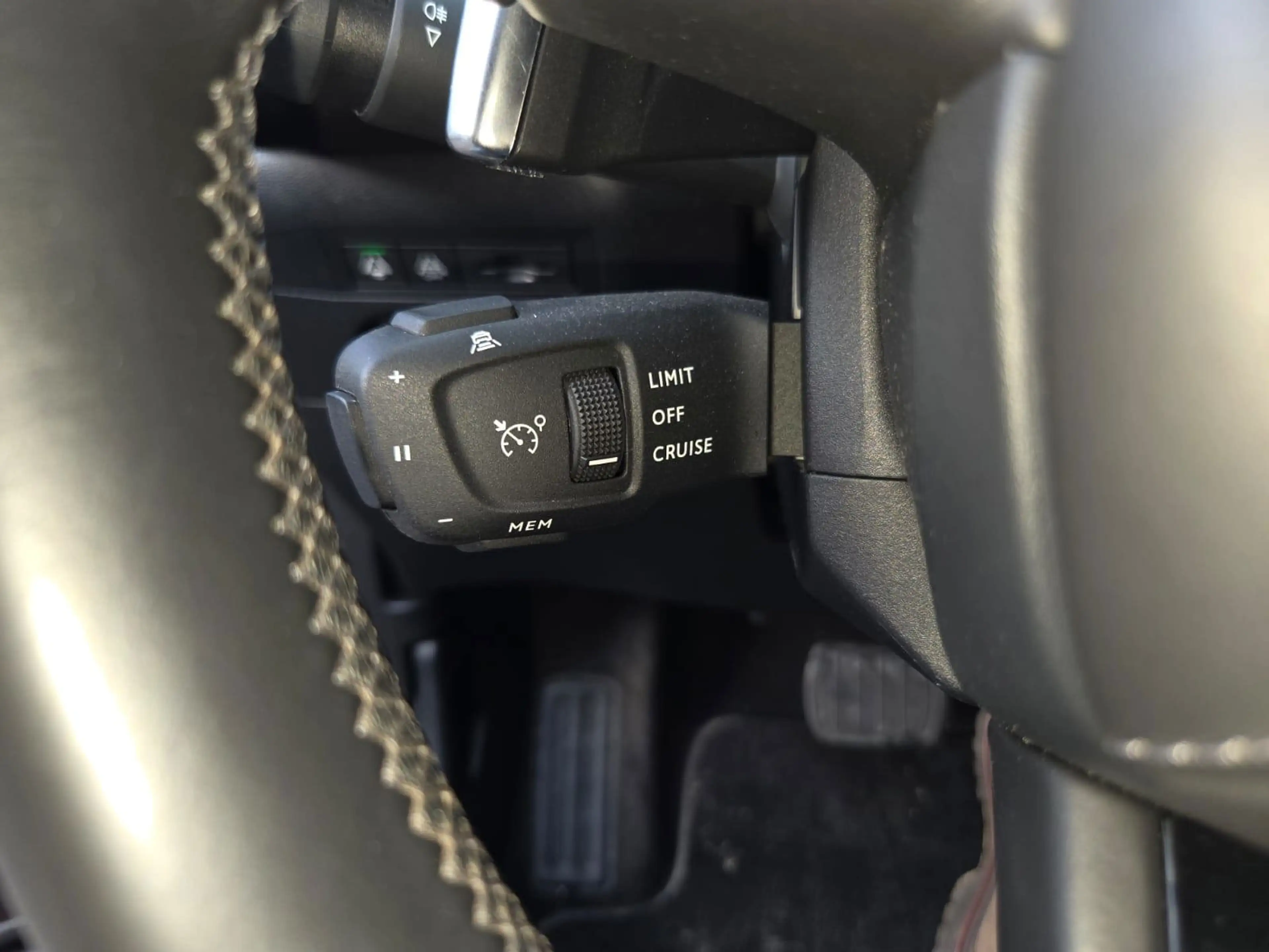DS Automobiles DS 3 Crossback 1.2 PureTech So Chic — photo 17