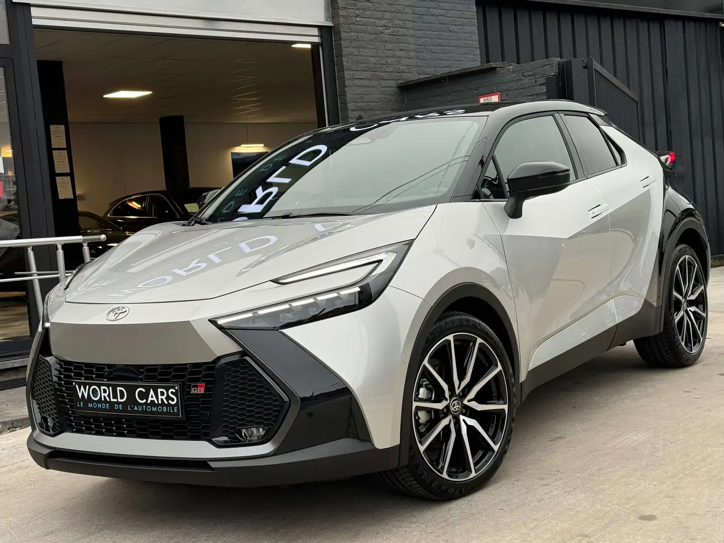 Toyota C-HR 2.0 Hybrid PACK GR/ TOIT PANO/CAM360/FULL OPTIONS Gris - 1