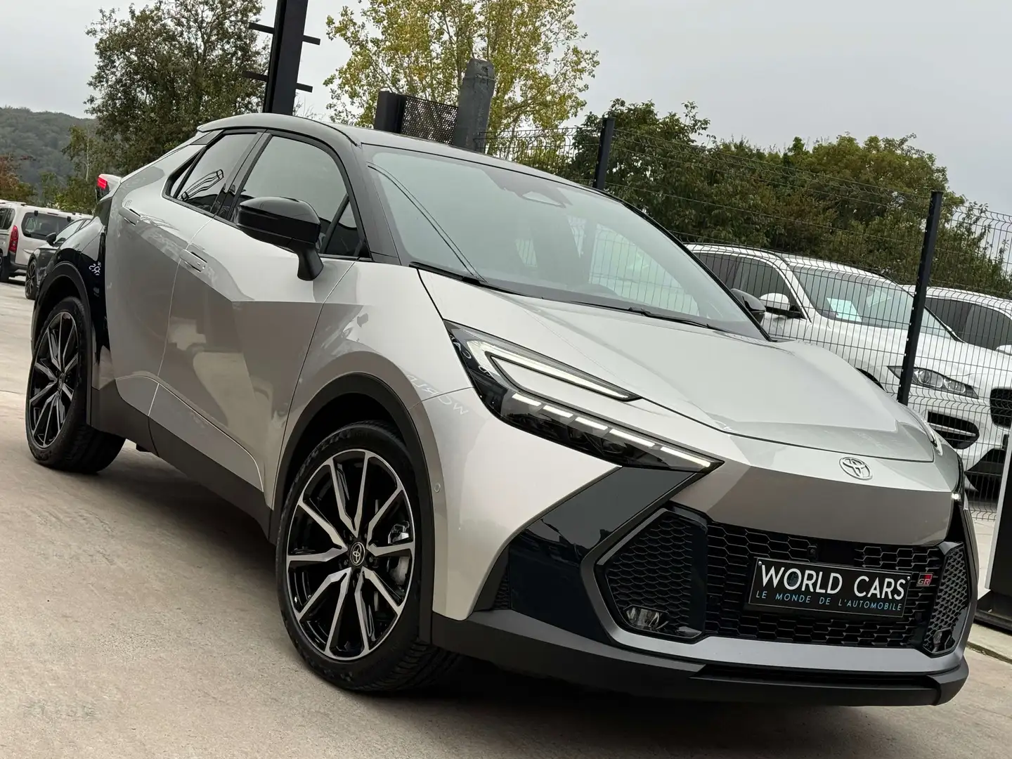 Toyota C-HR 2.0 Hybrid PACK GR/ TOIT PANO/CAM360/FULL OPTIONS Gris - 2