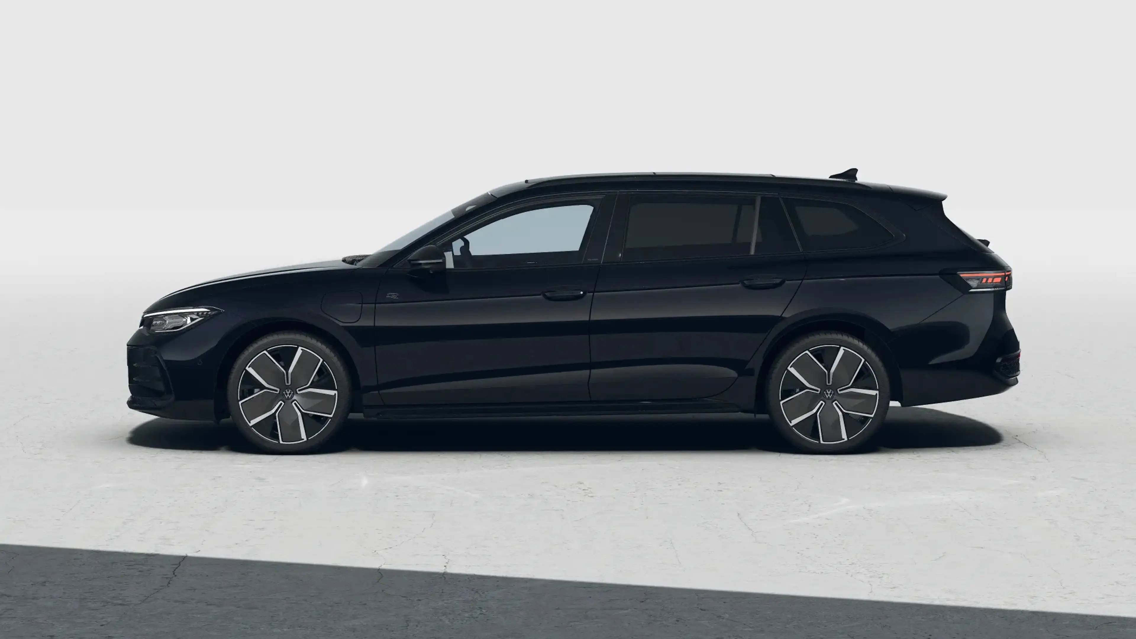 Volkswagen Passat Variant 1.5 eHybrid 204 6DSG R-Line Edition | 'App-Connect — photo 2