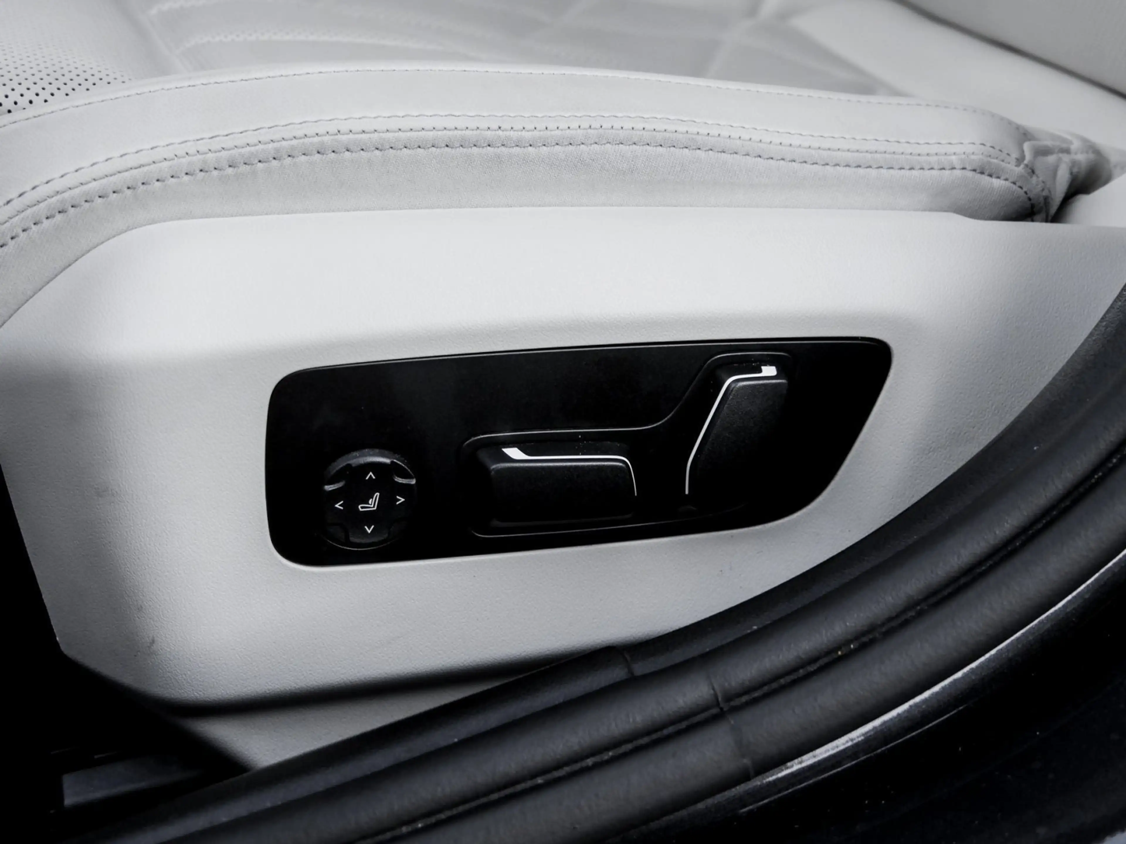 BMW 540 d xDrive M Sport AHK Pano B&W ACC DA+ PA+ — photo 14