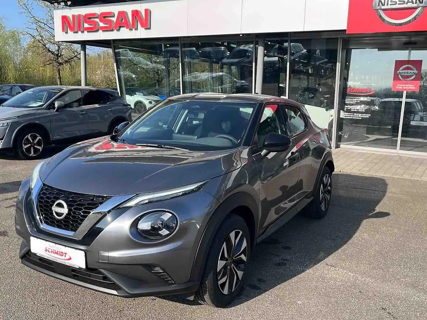 Nissan Juke 1,0 DIG-T Acenta Komfort Grau - 2