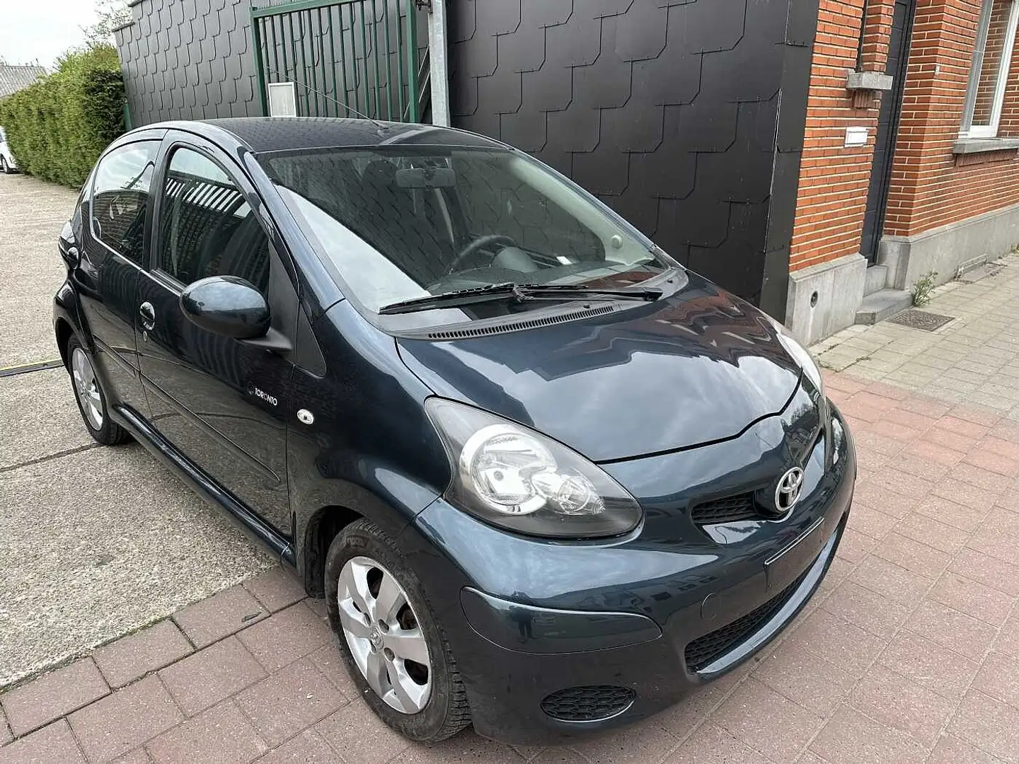 Toyota Aygo 1.0 I MET 161DKM Grijs - 2