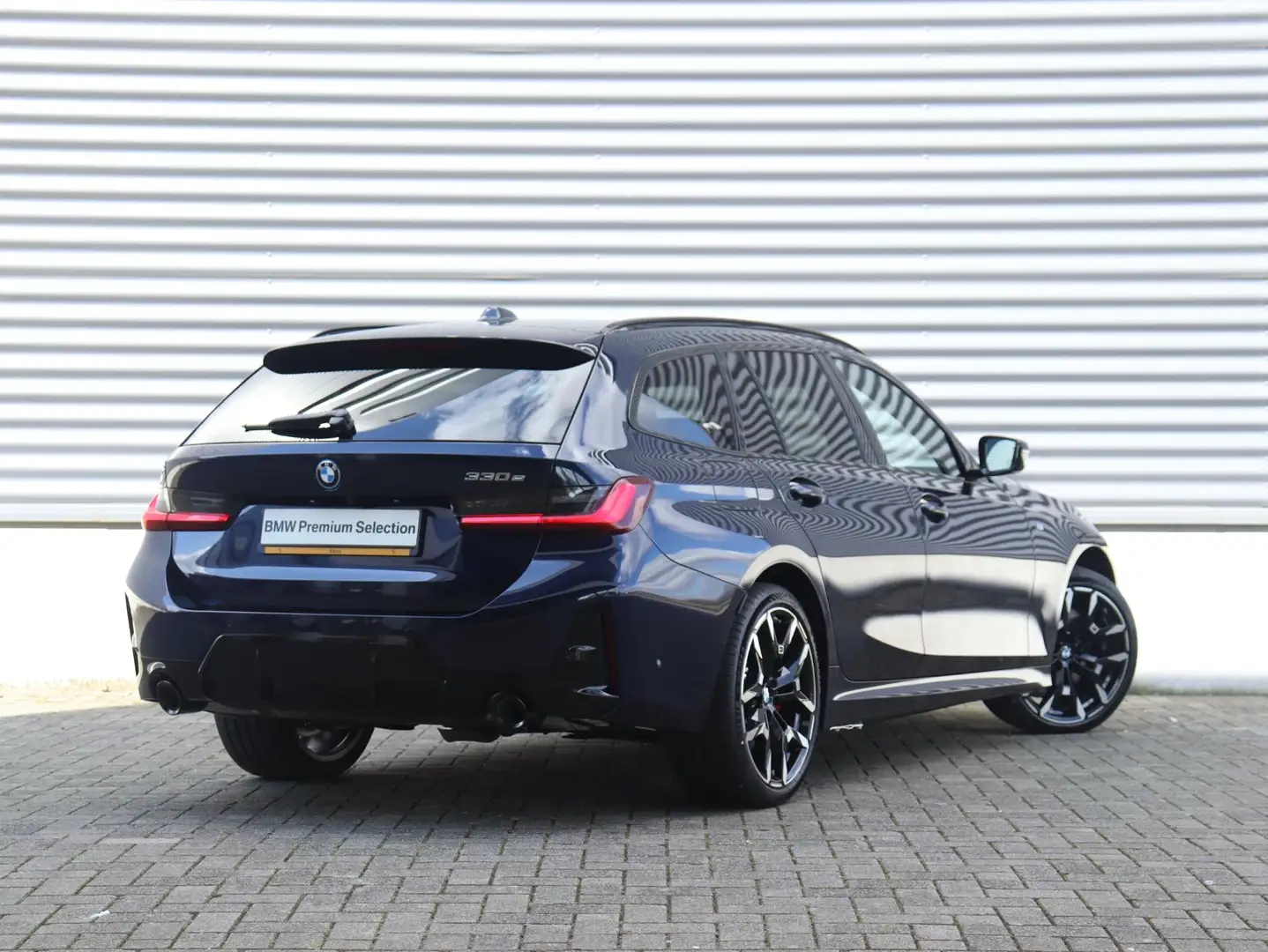 BMW 330 3 Serie Touring 330e | M Sportpakket Pro | Innovat Blau - 2
