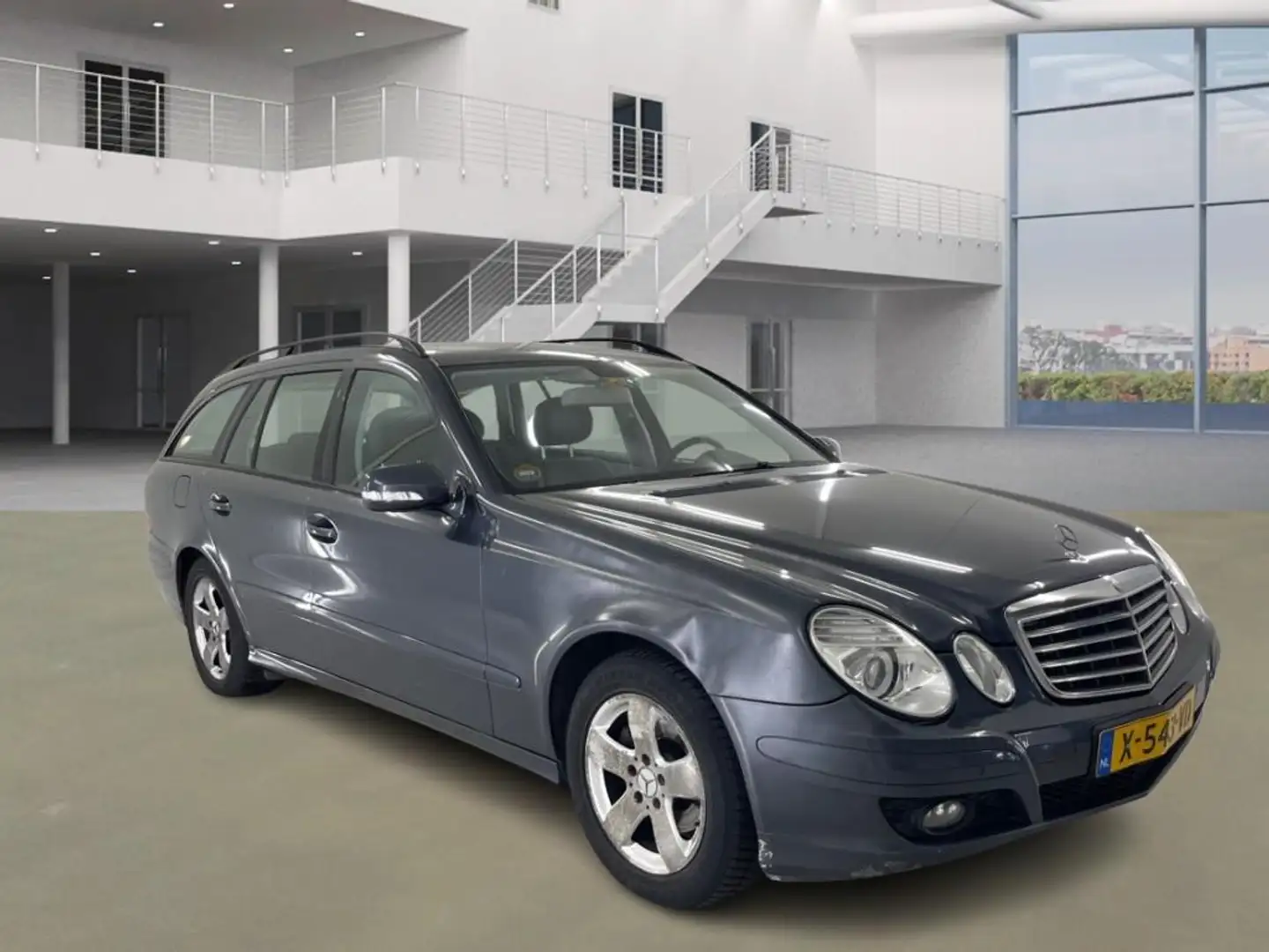 Mercedes-Benz E 220 Estate CDI Classic Grijs - 2