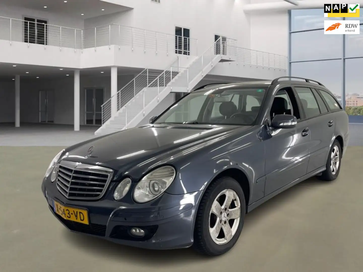 Mercedes-Benz E 220 Estate CDI Classic Grijs - 1