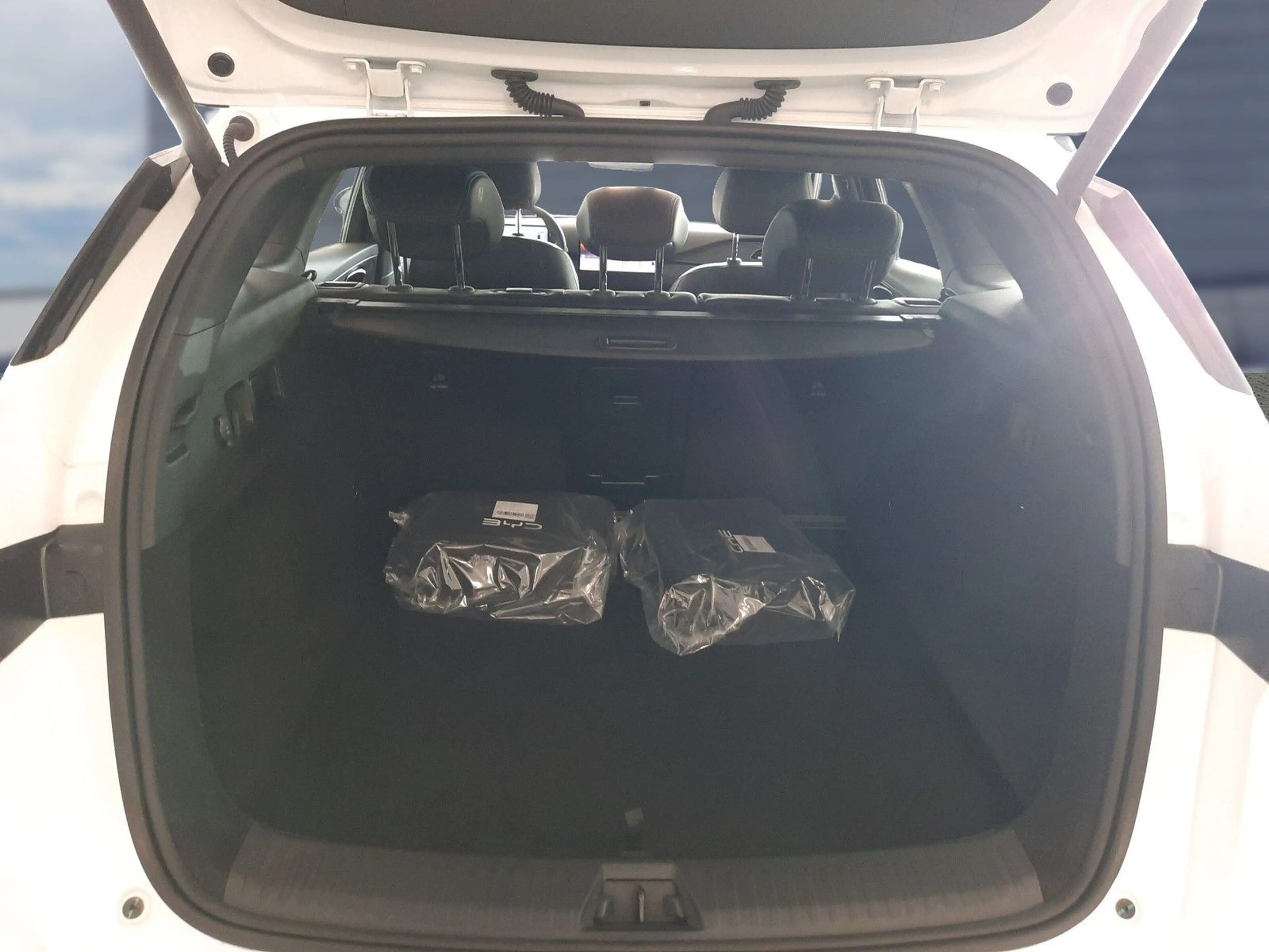 BYD Seal Seal 6 Touring DM-i Boost Navi LED — photo 10