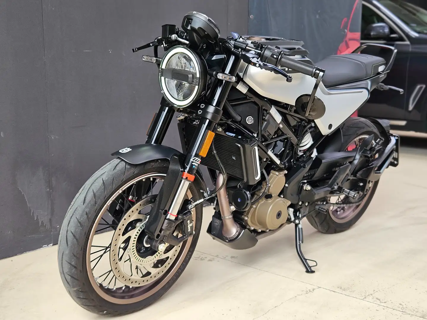 Husqvarna Vitpilen 401 Šedá - 2