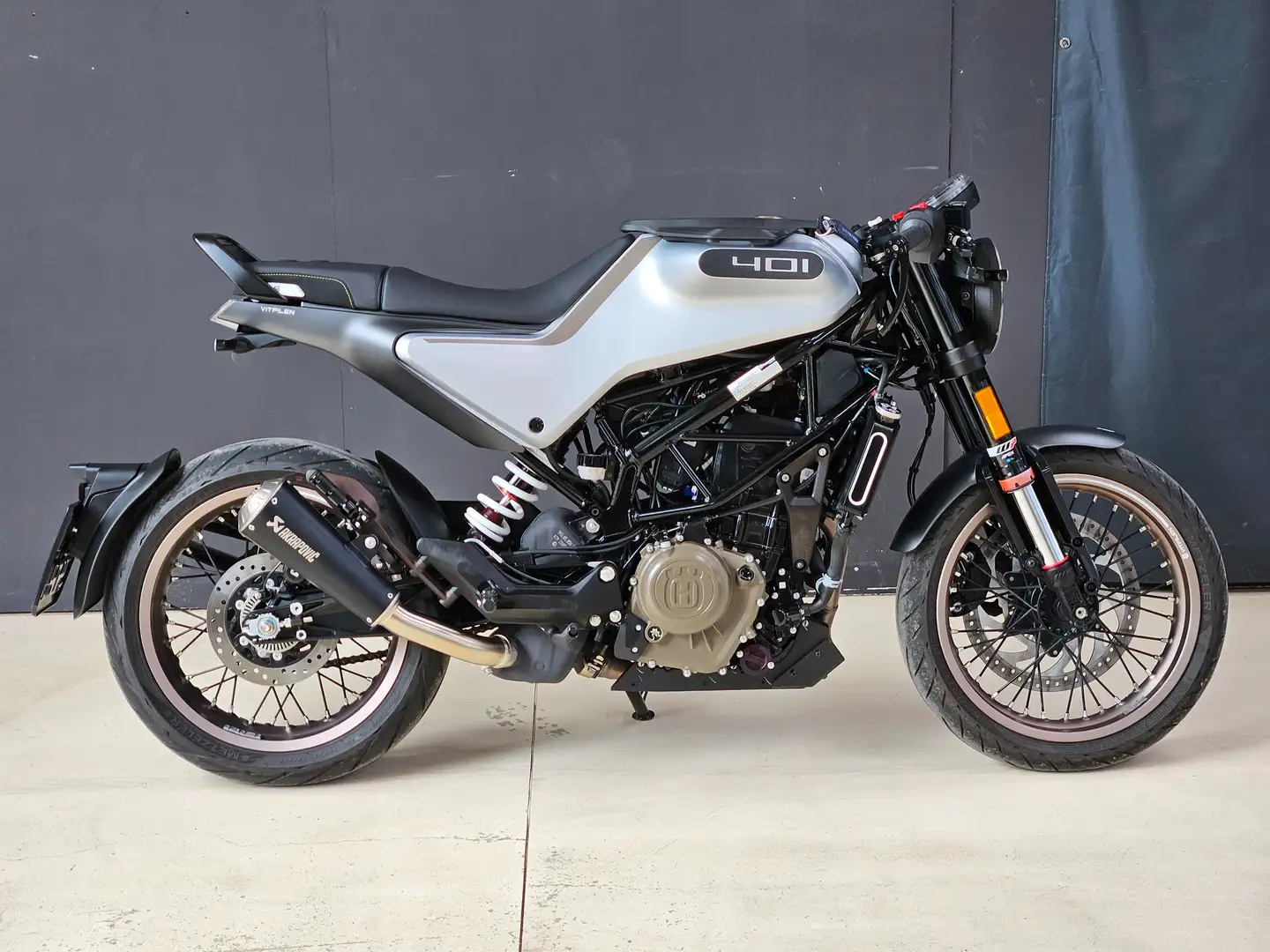 Husqvarna Vitpilen 401 Šedá - 1