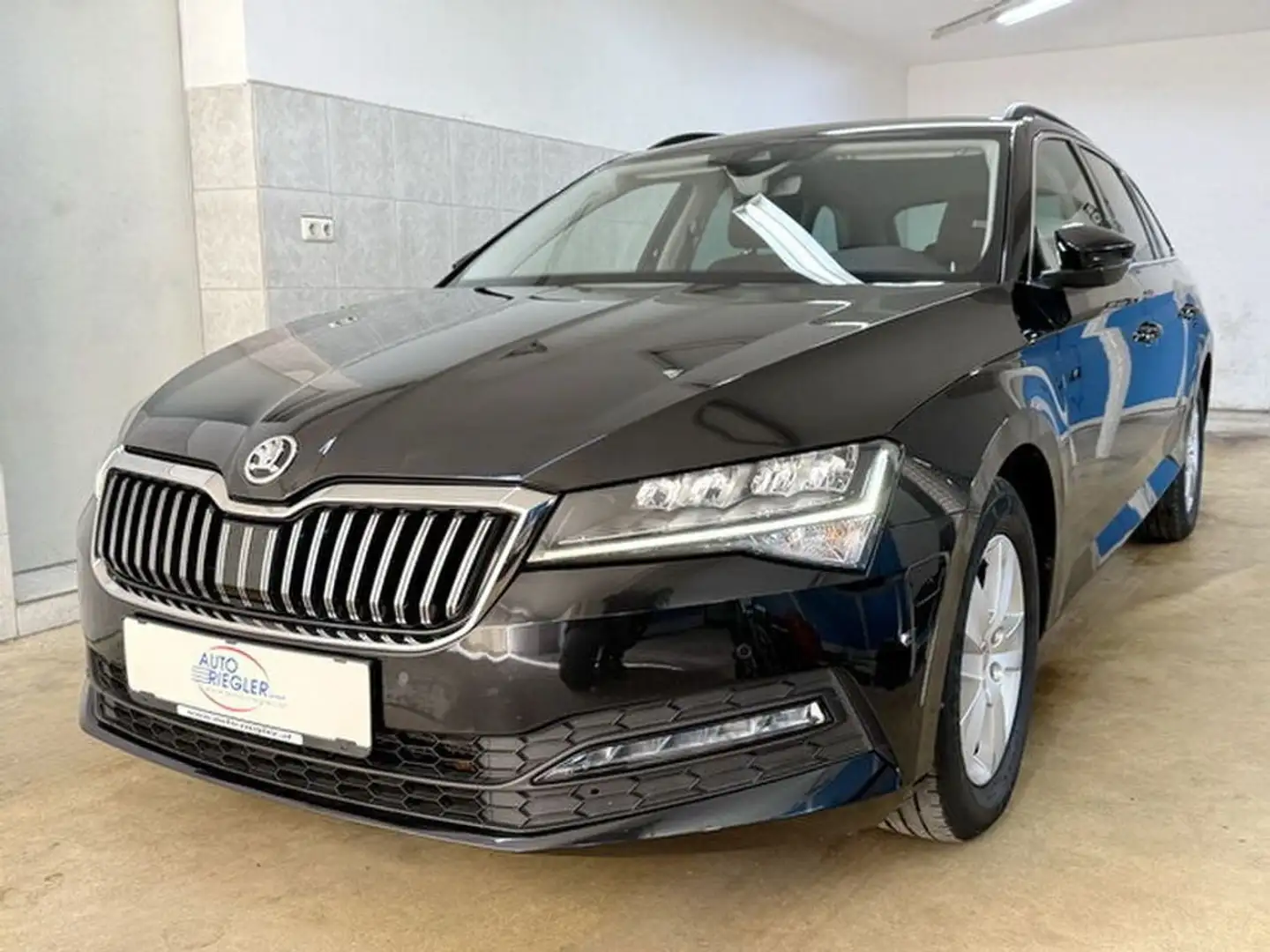Skoda Superb Ambition ''LED-Navi-Sportsitze-ACC-AHK-Alu'' Schwarz - 1