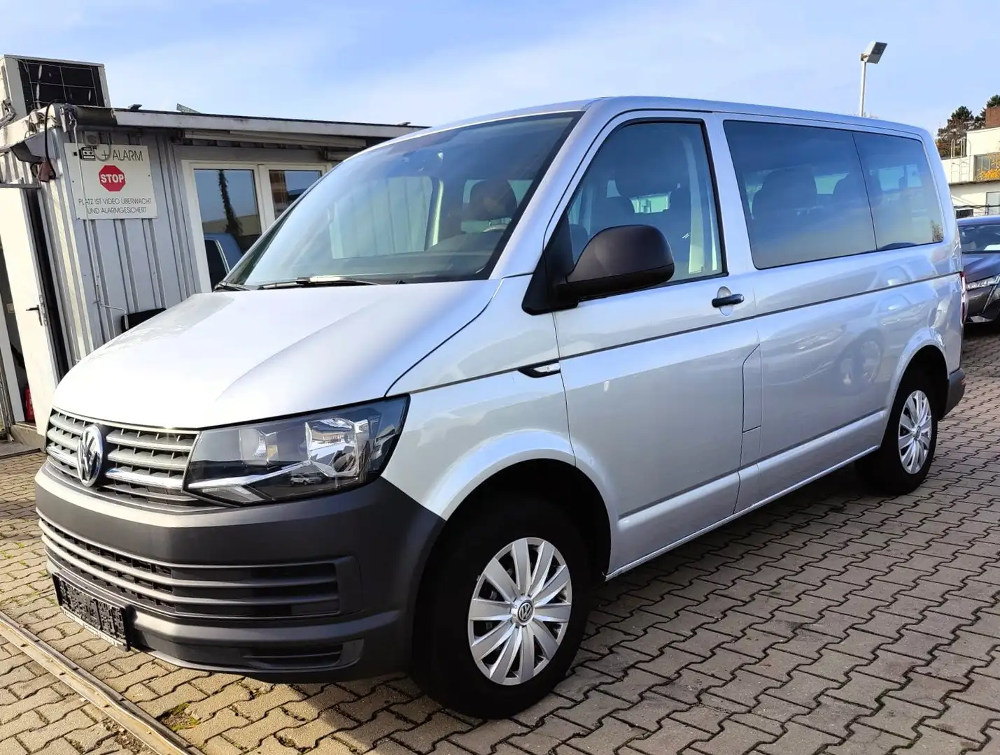 Volkswagen T6 Kombi T6 2.0 TDI BMT Kombi EcoProfi Silber - 1