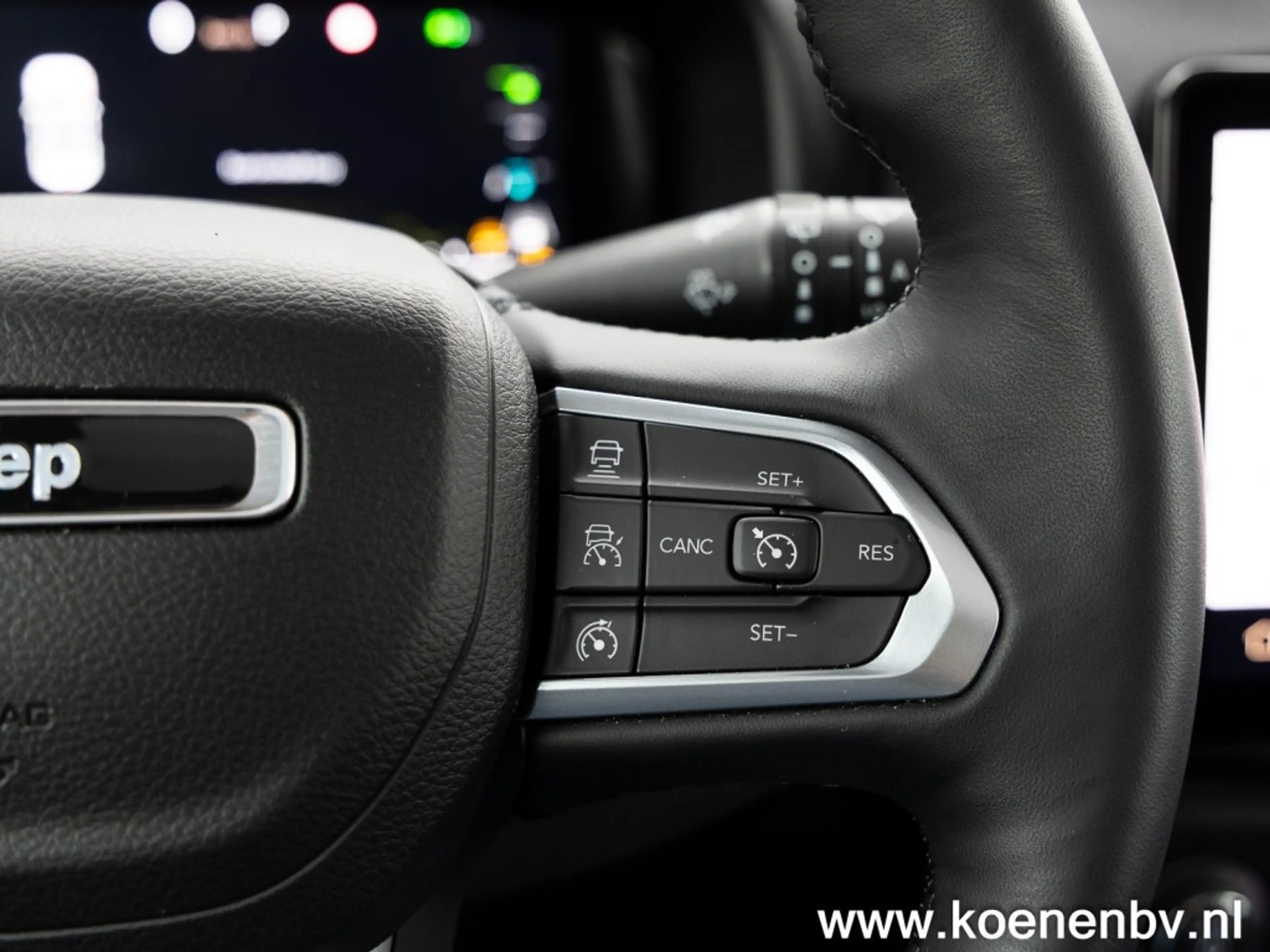 Jeep Renegade 4XE 240pk Auto PHEV North Star PANO / CLIMA / ADAP — photo 23