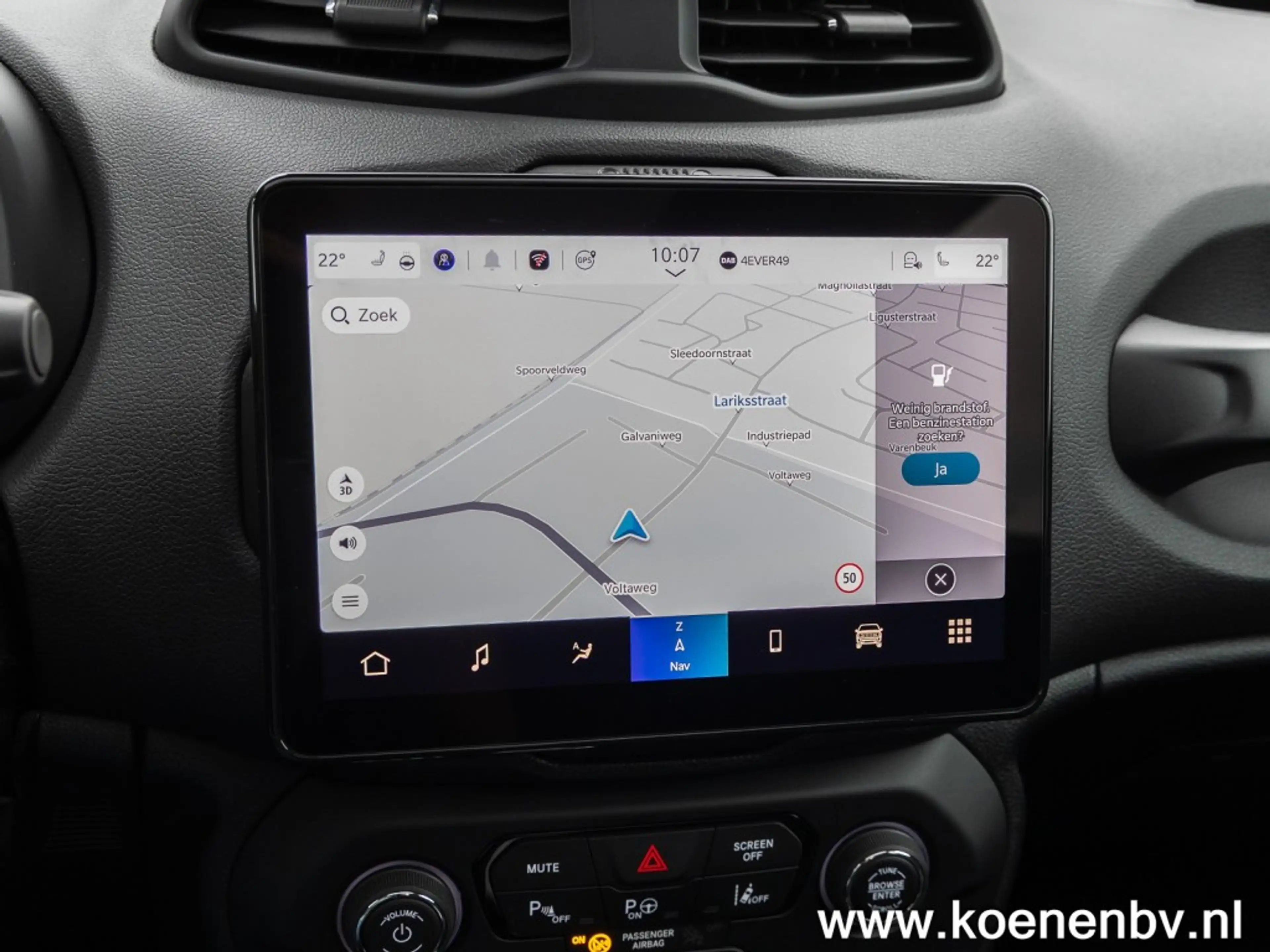 Jeep Renegade 4XE 240pk Auto PHEV North Star PANO / CLIMA / ADAP — photo 26