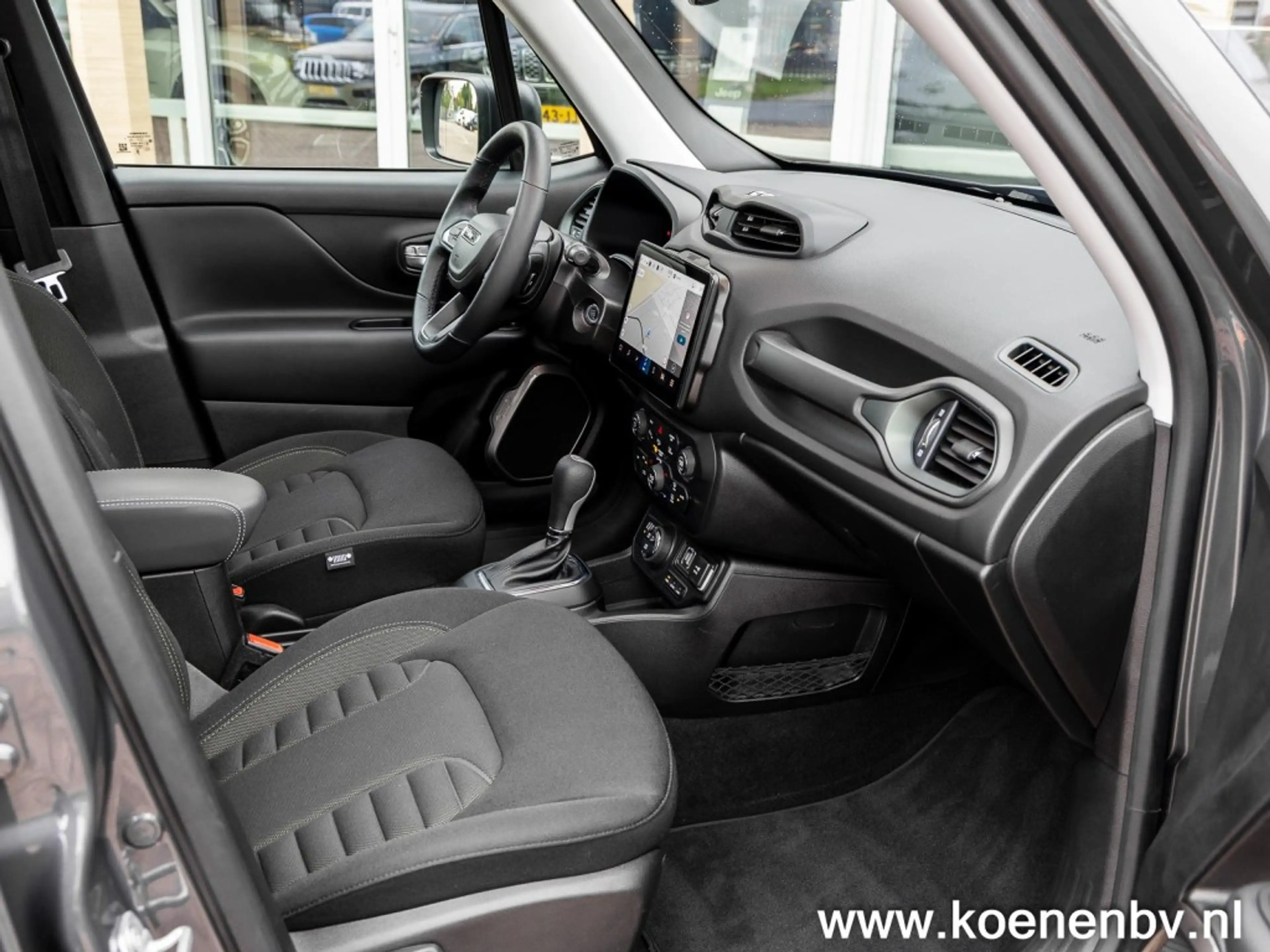 Jeep Renegade 4XE 240pk Auto PHEV North Star PANO / CLIMA / ADAP — photo 20